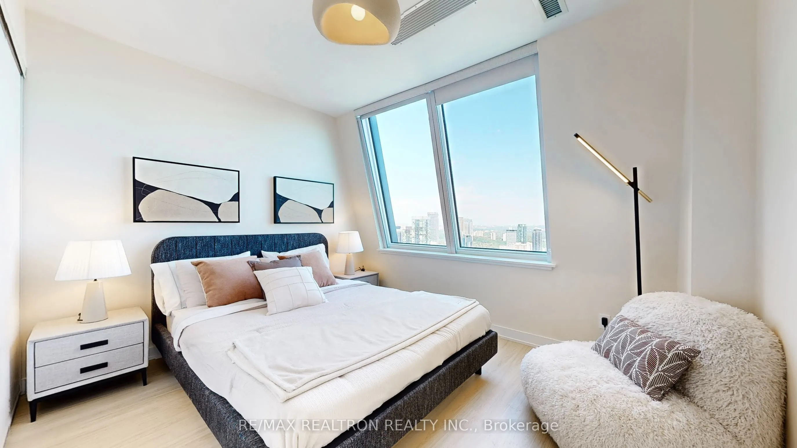 8 Wellesley Street W, #5808