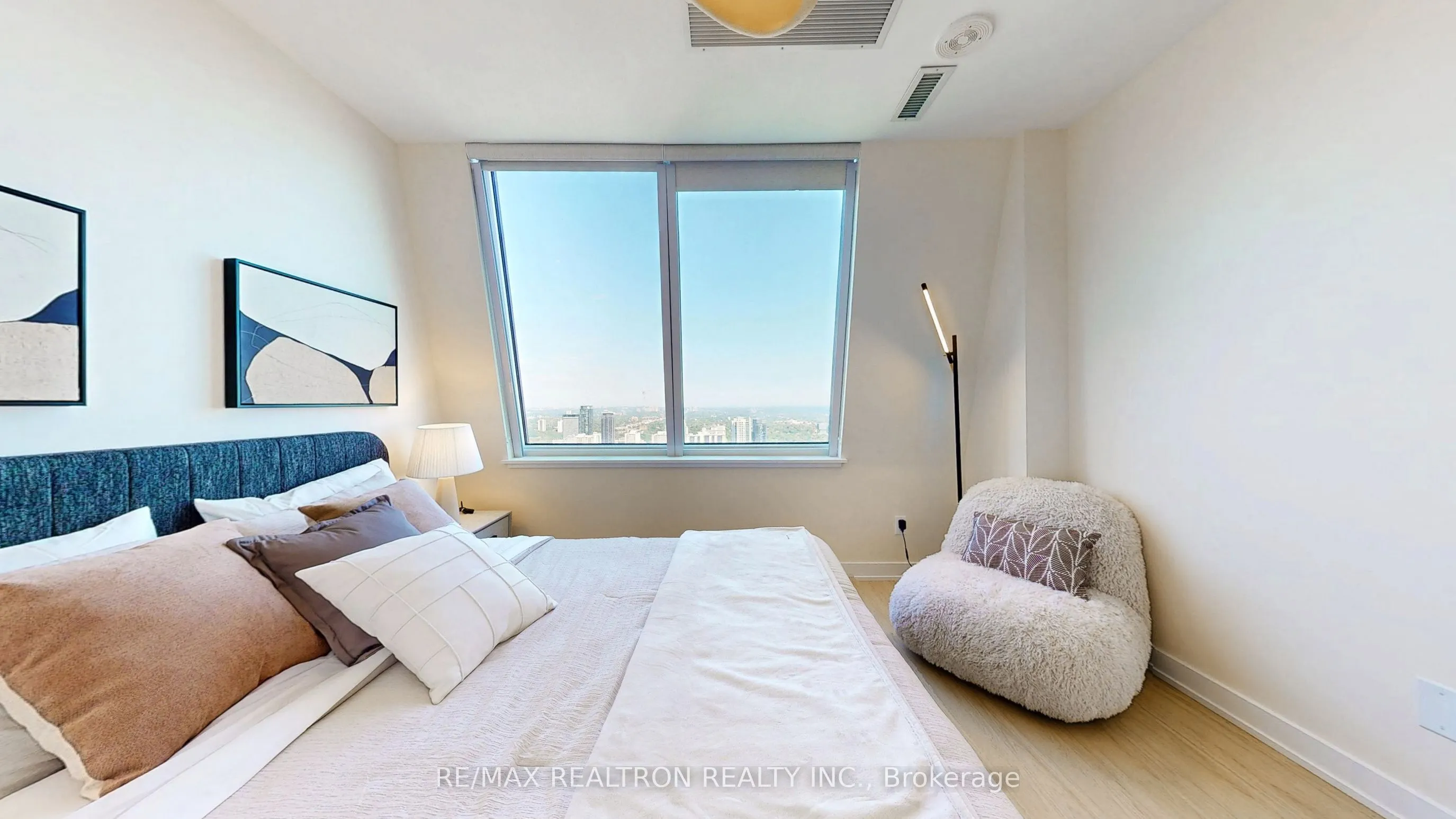 8 Wellesley Street W, #5808