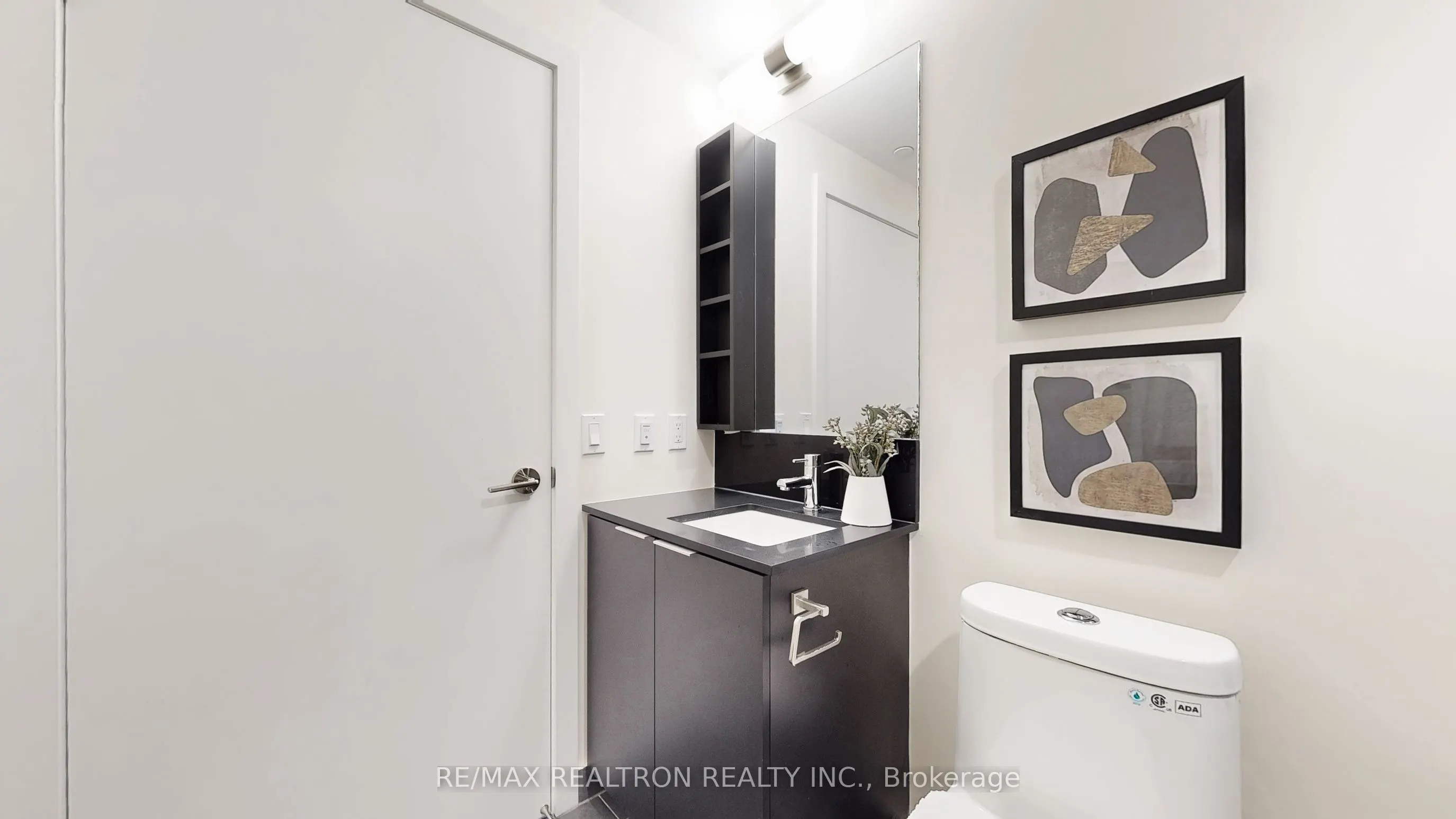 8 Wellesley Street W, #5808