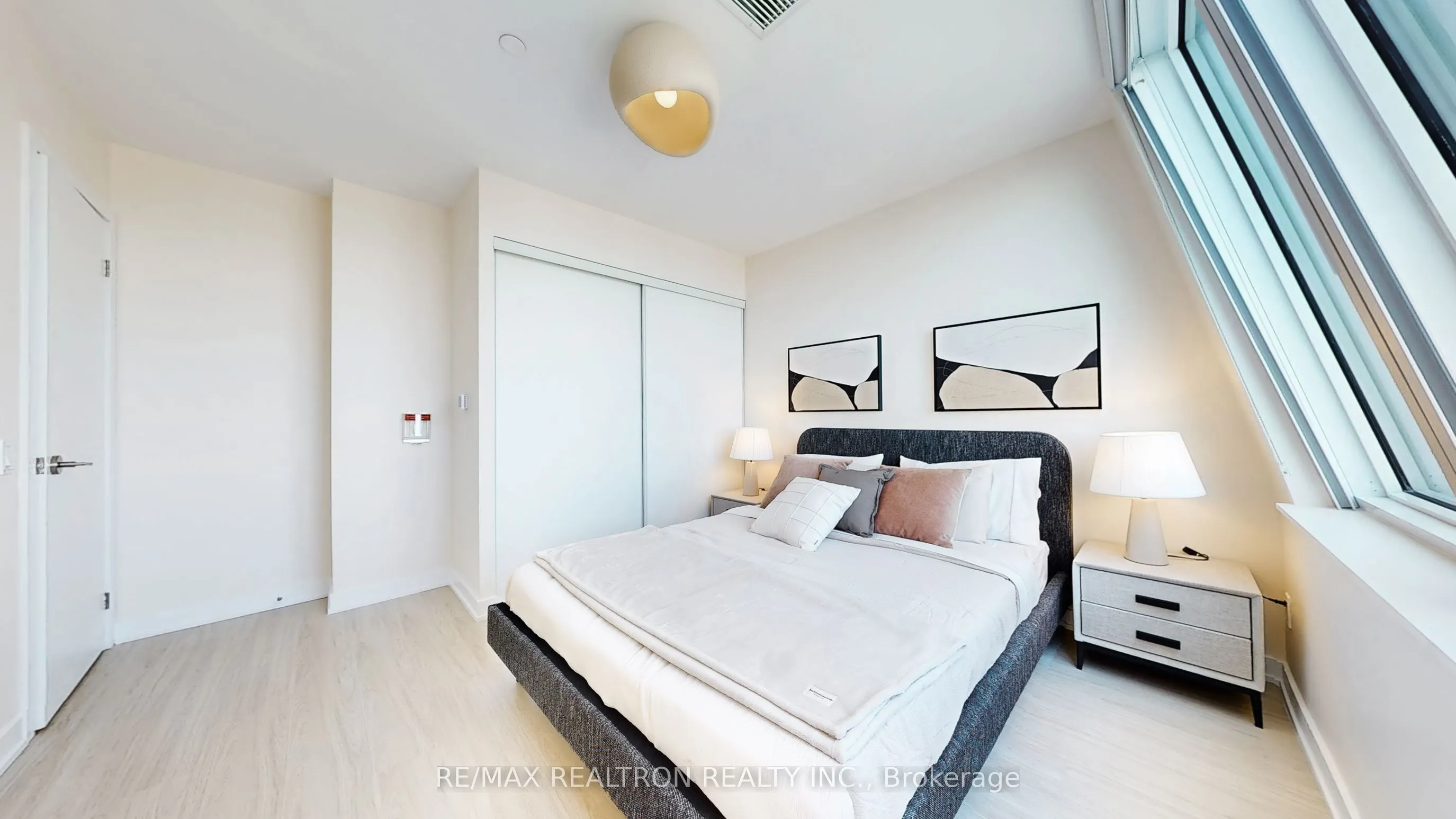 8 Wellesley Street W, #5808