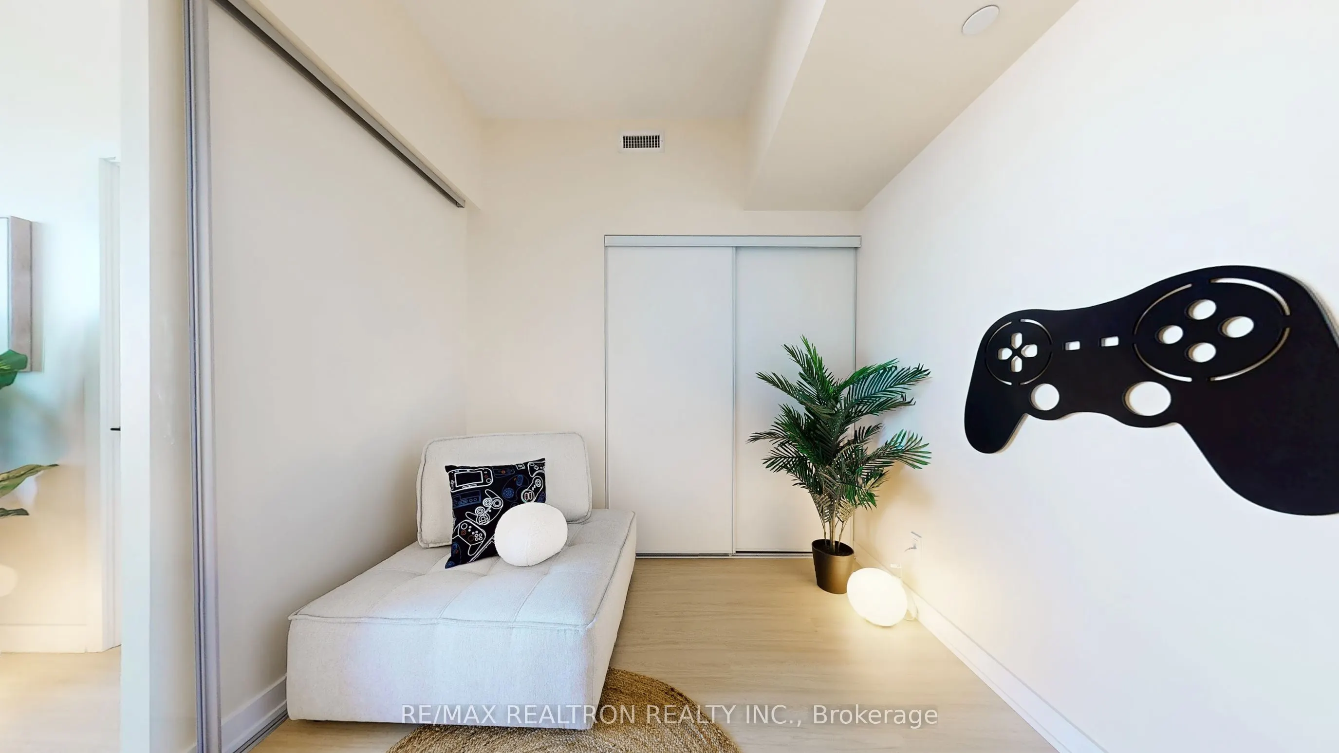 8 Wellesley Street W, #5808