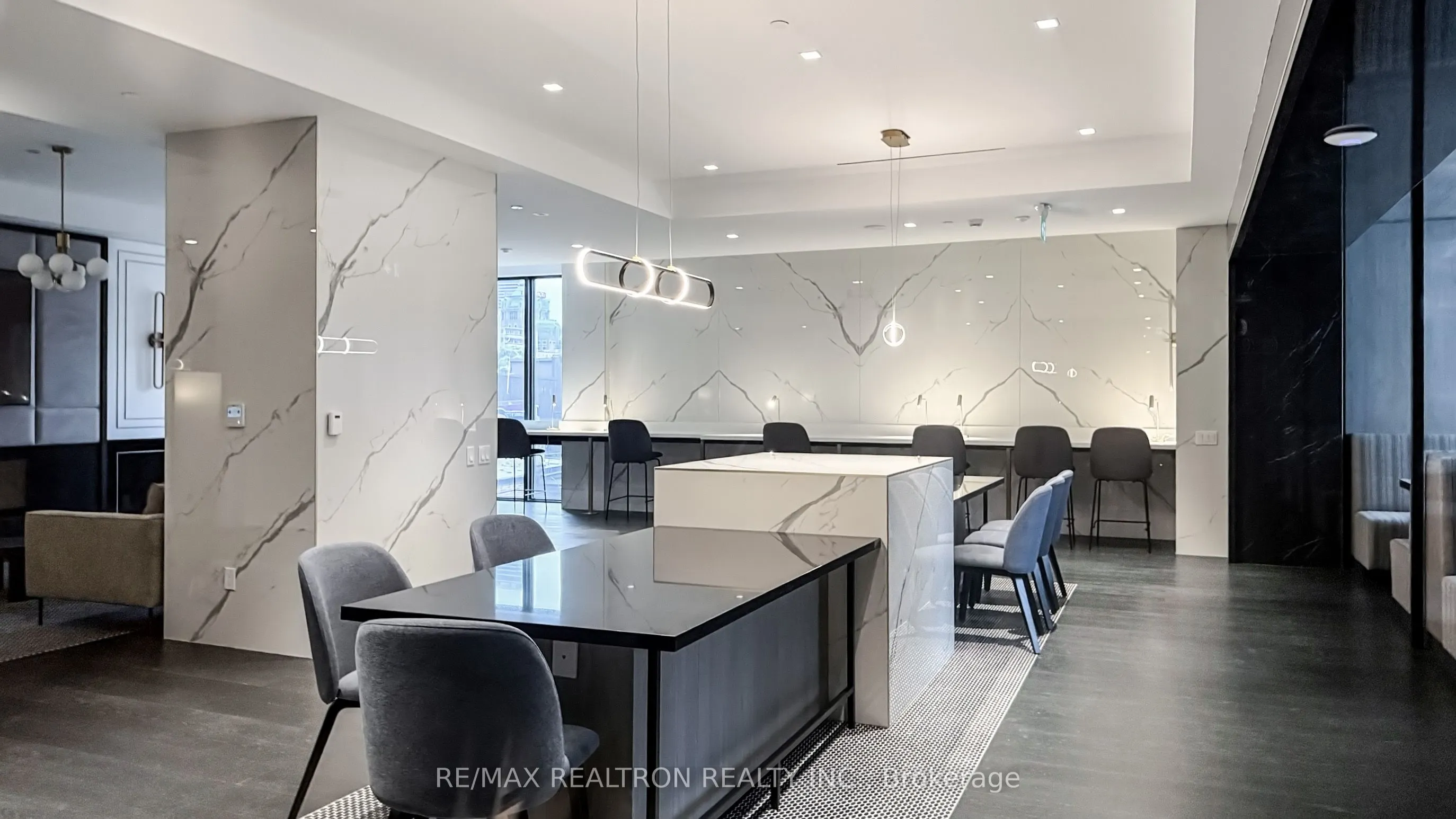 8 Wellesley Street W, #5808