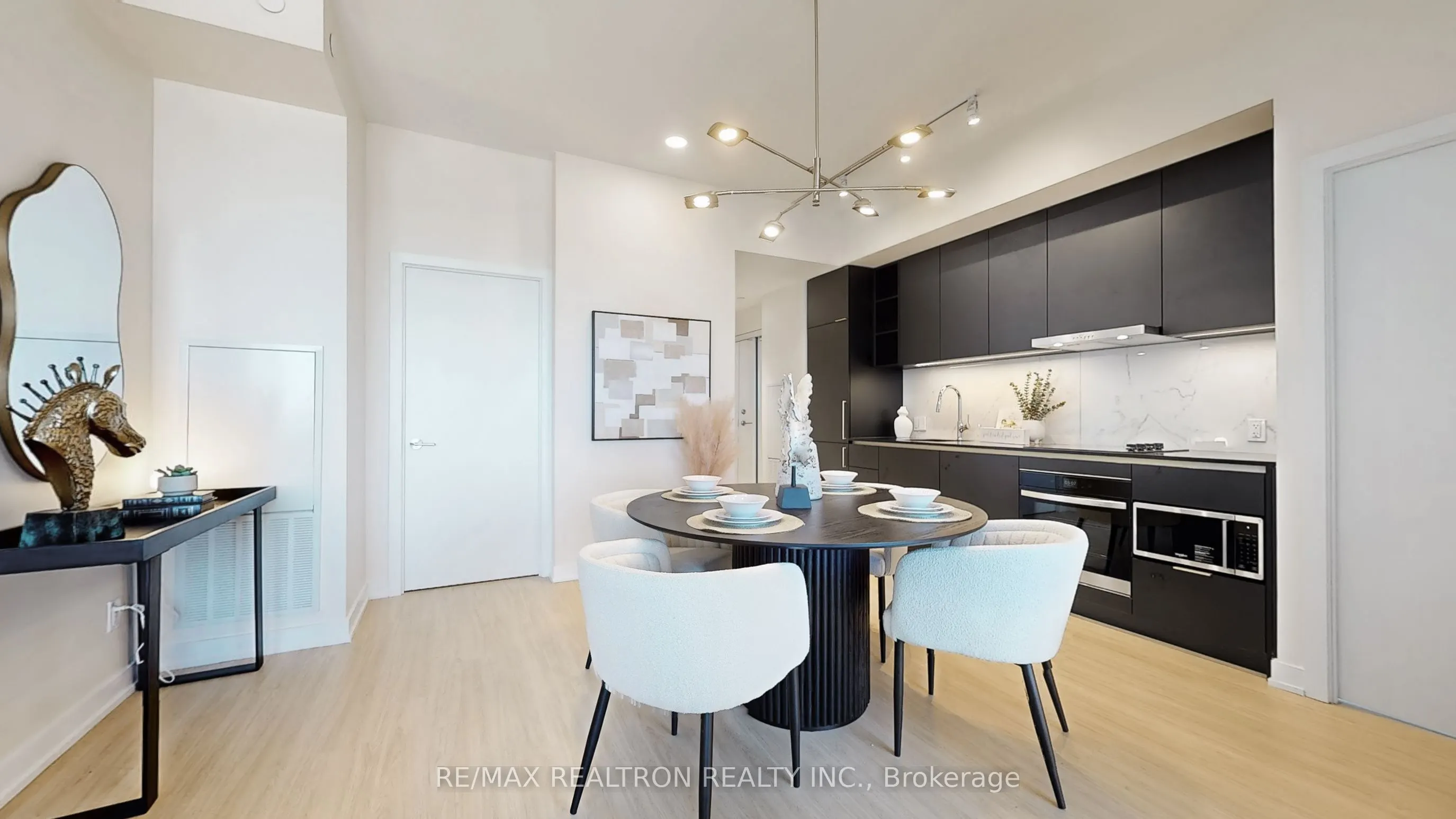 8 Wellesley Street W, #5808