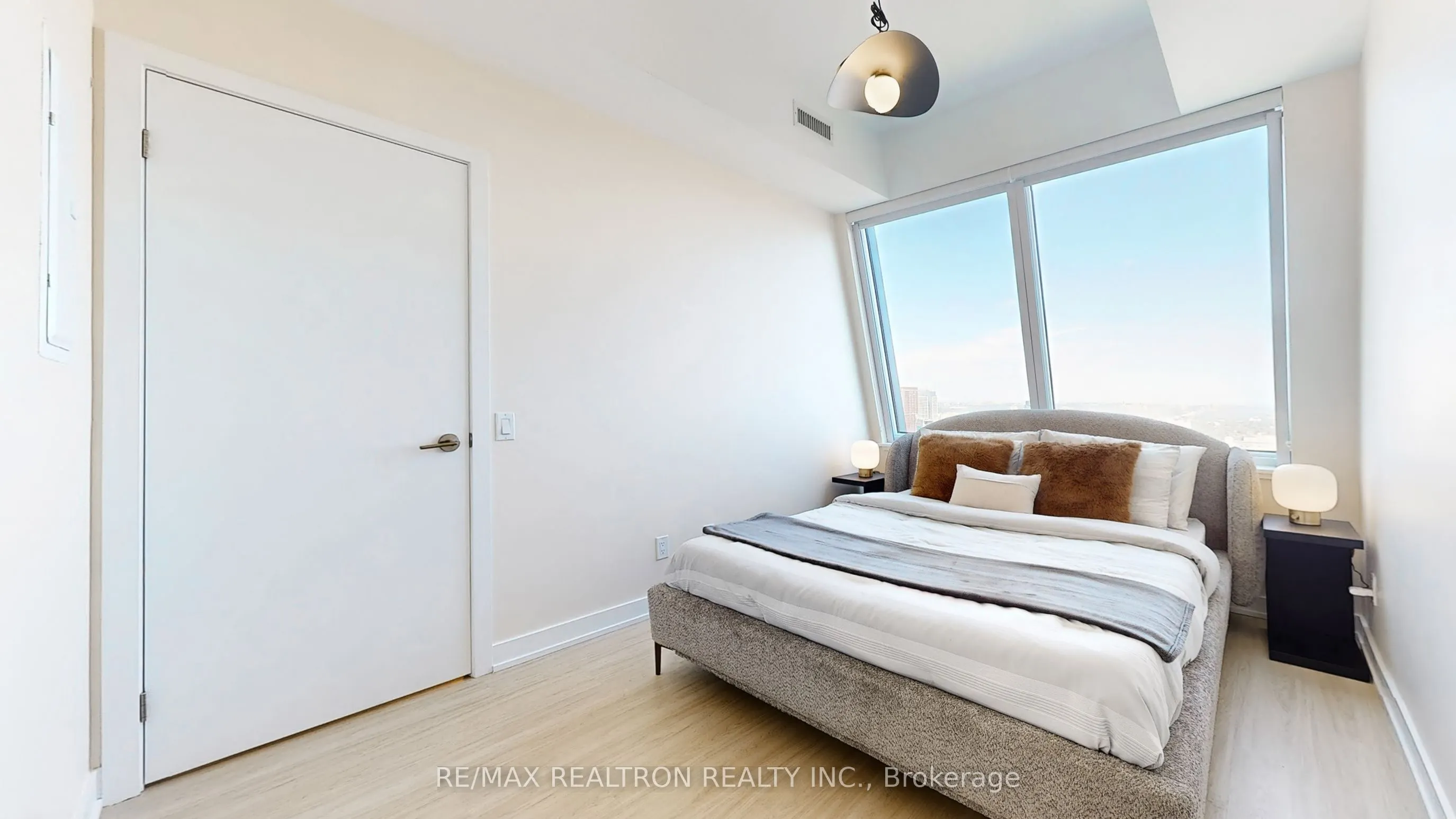 8 Wellesley Street W, #5808
