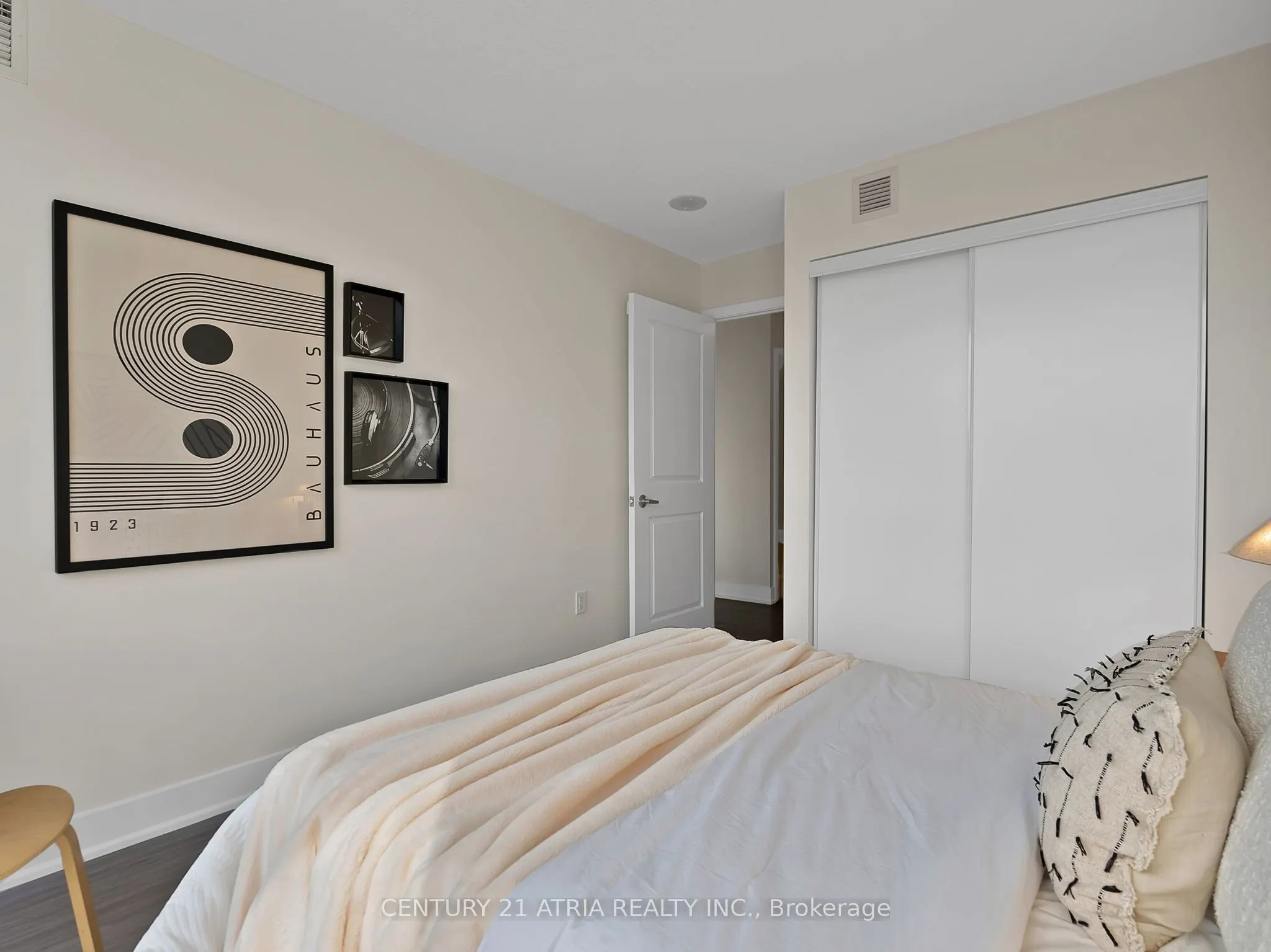 23 Sheppard Avenue E, #609