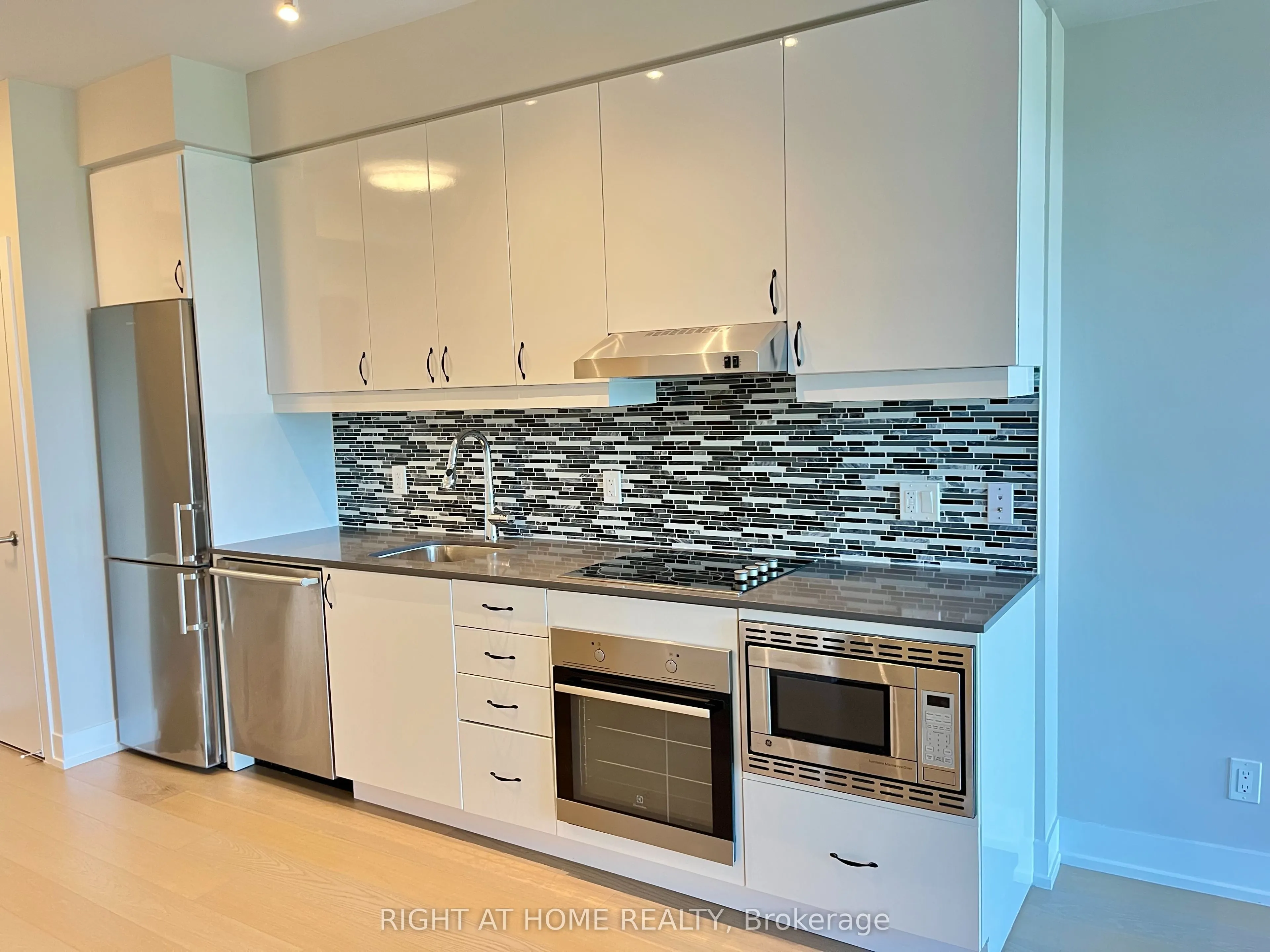 7 Kenaston Gardens, #117