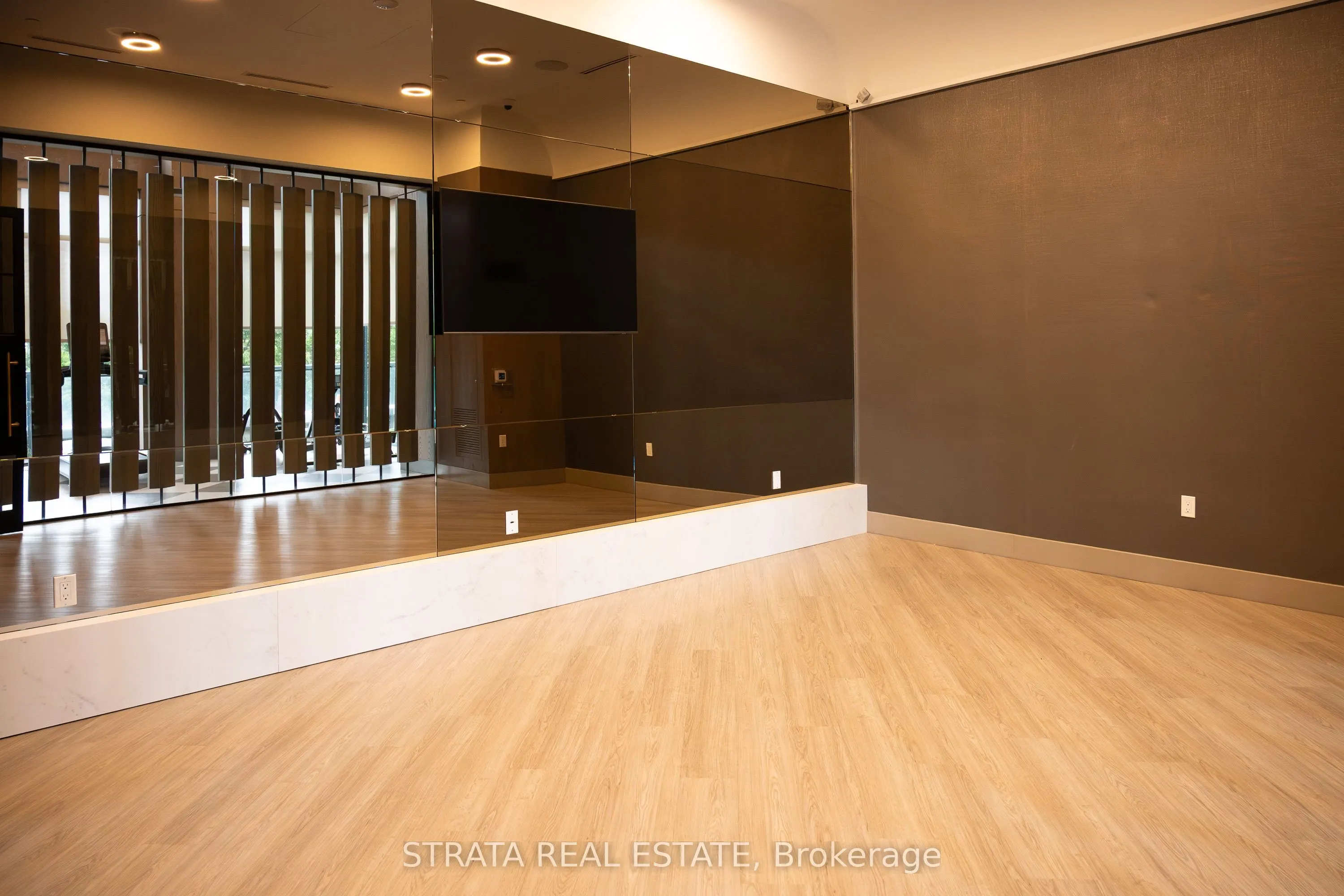 30 Inn On the Park Drive, #3007