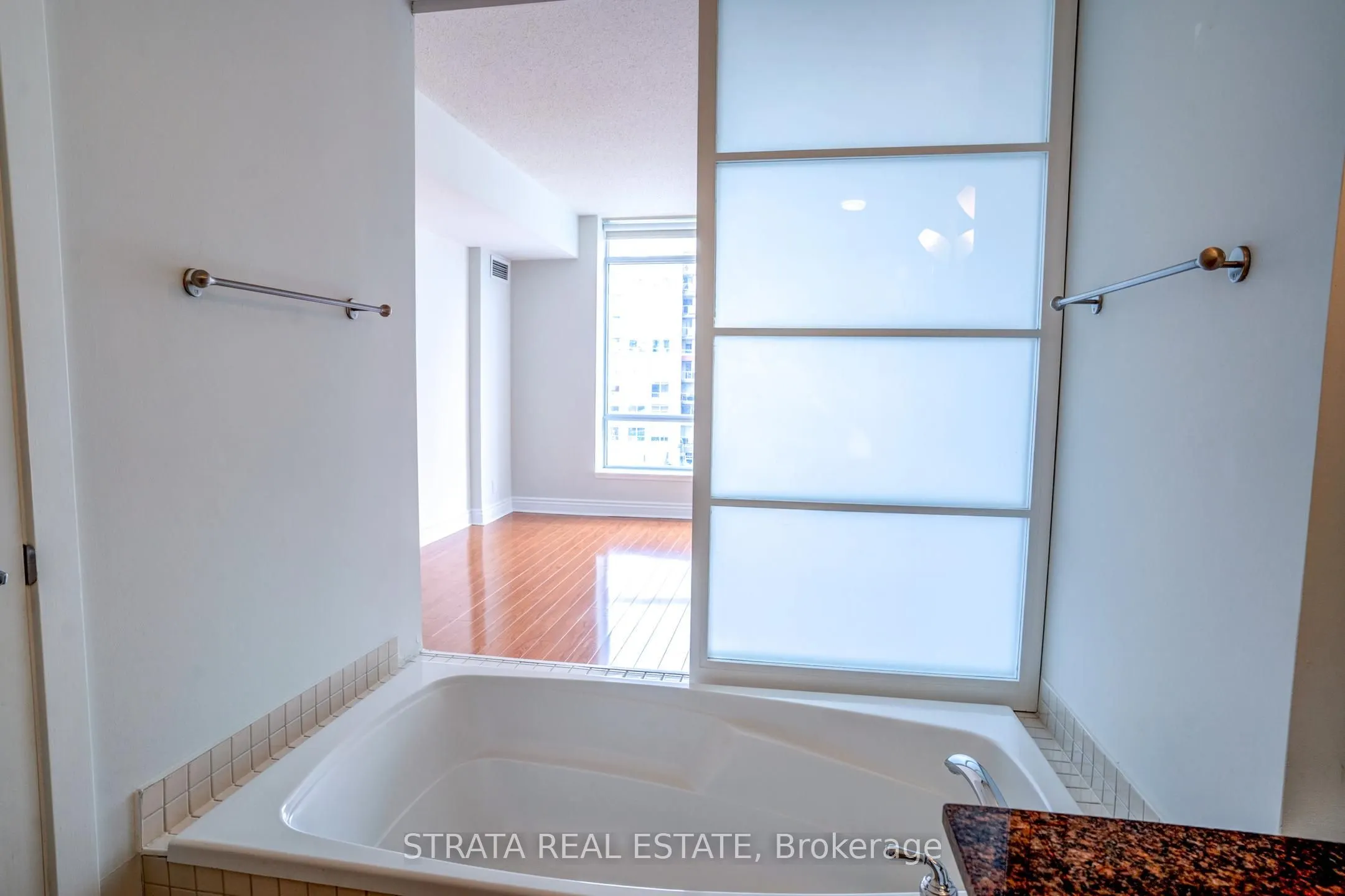 500 Queens Quay W, #402W
