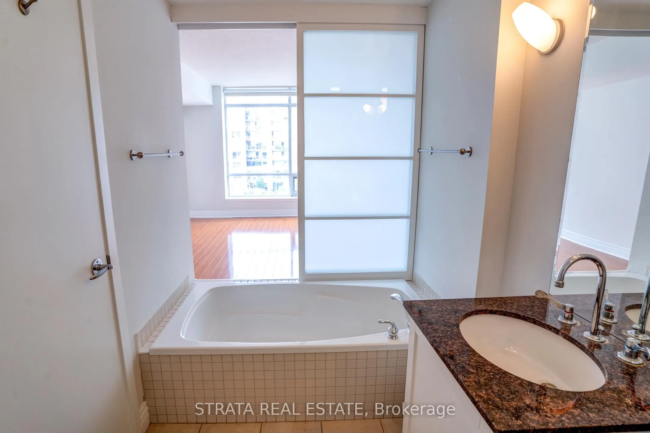 500 Queens Quay W, #402W