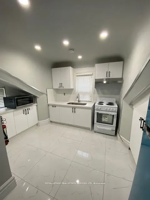 206 Carlton Street, #303