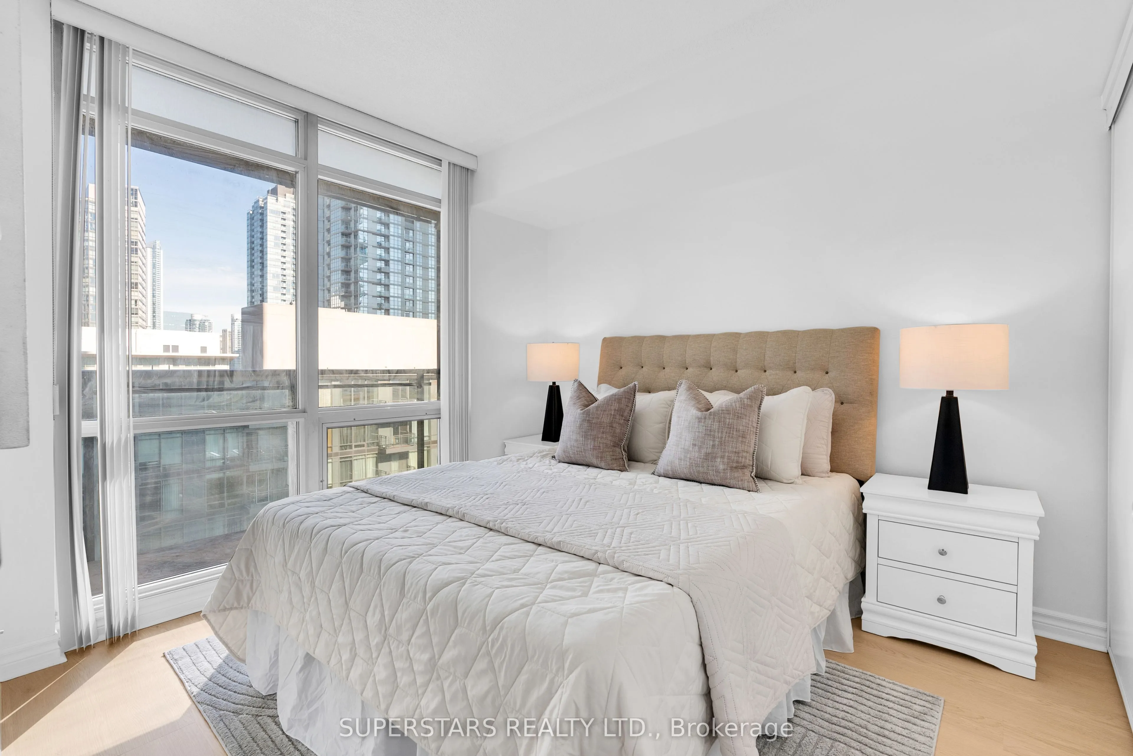 15 Fort York Boulevard, #1008