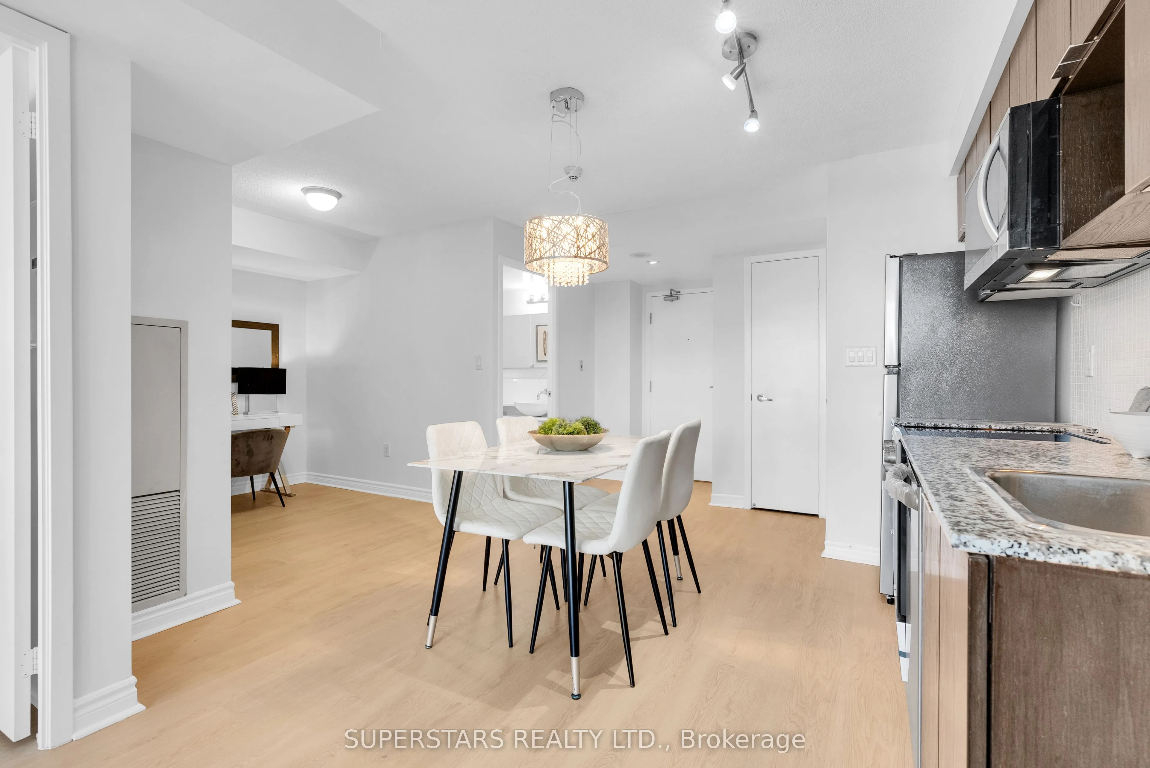 15 Fort York Boulevard, #1008
