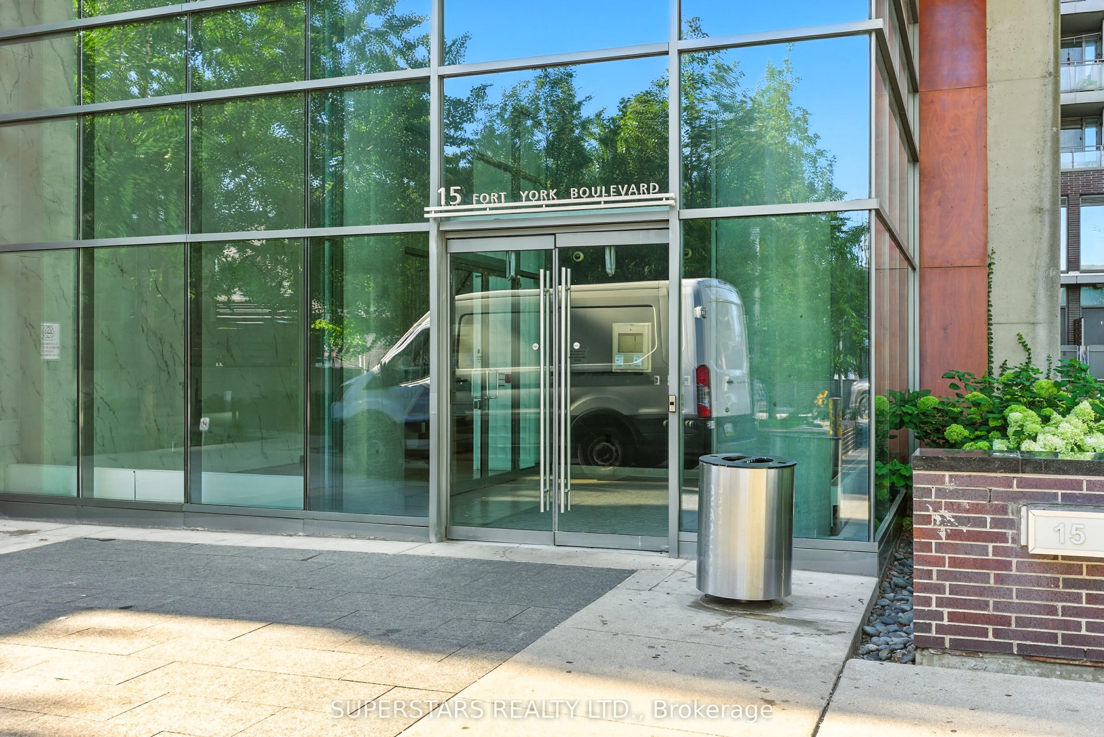 15 Fort York Boulevard, #1008