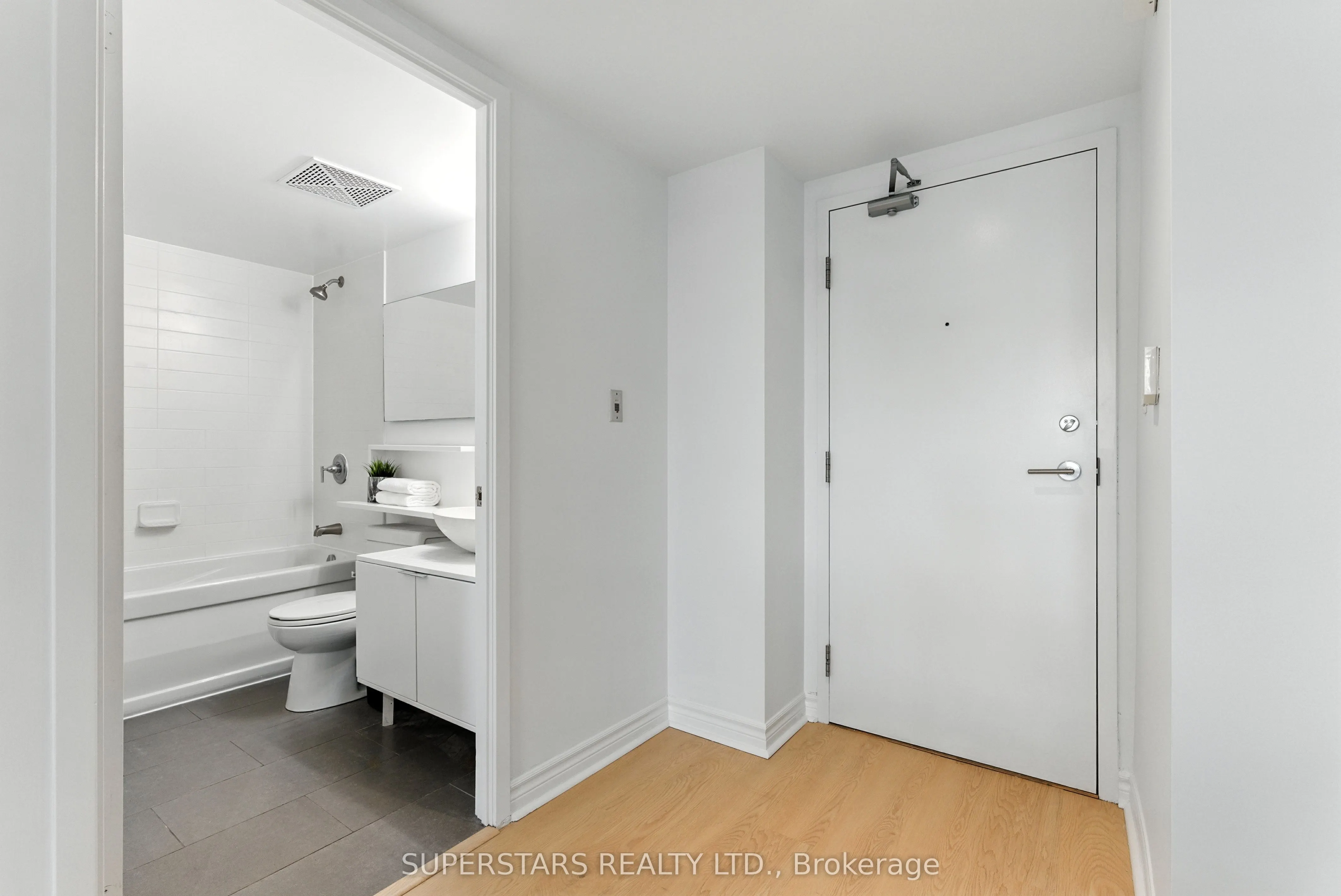 15 Fort York Boulevard, #1008