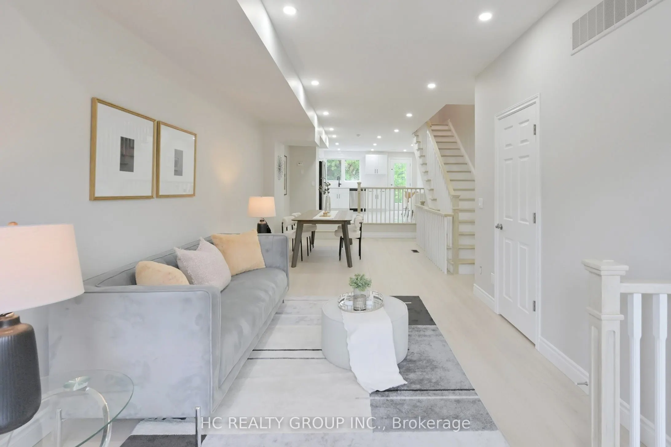 206B Finch Avenue W
