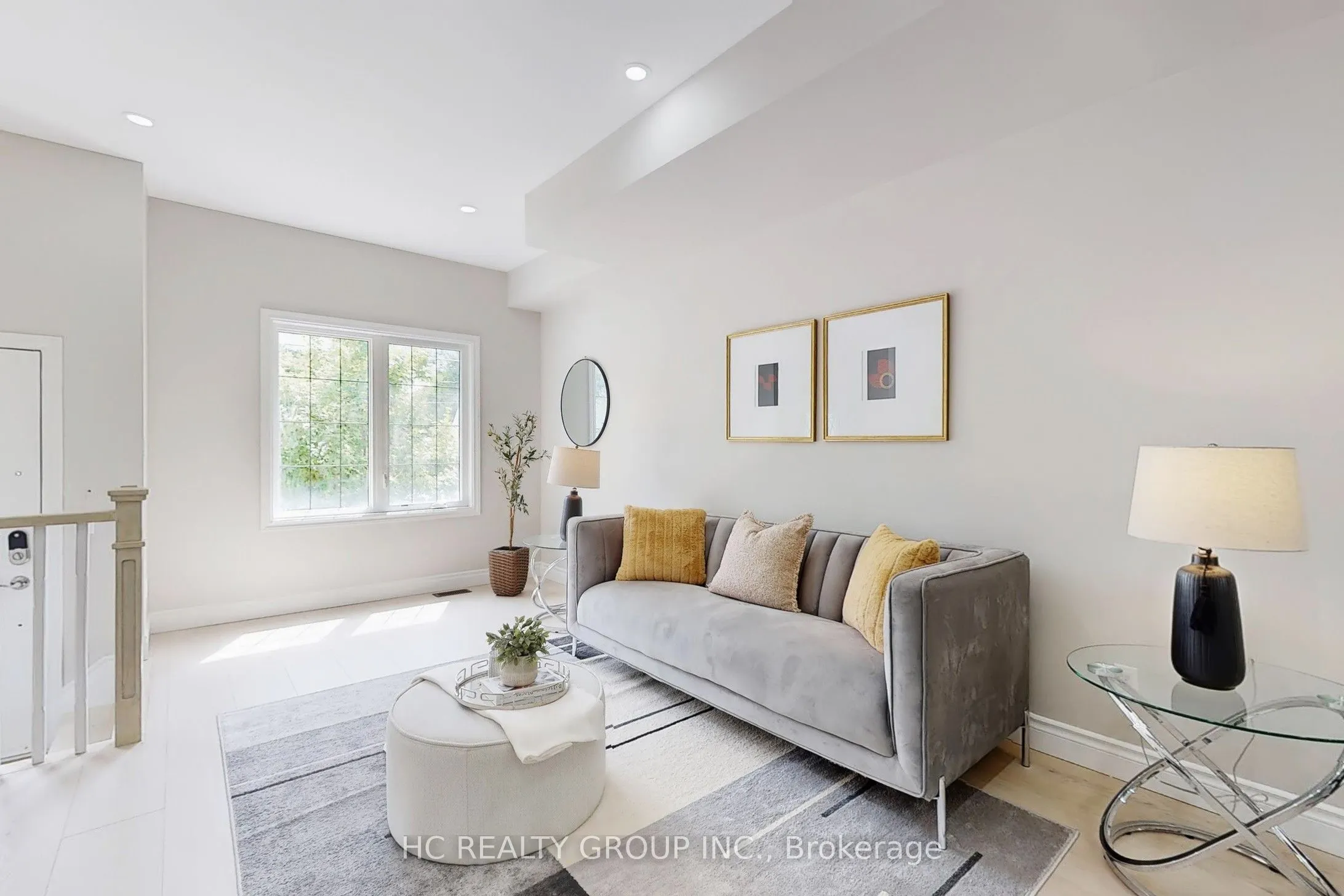 206B Finch Avenue W