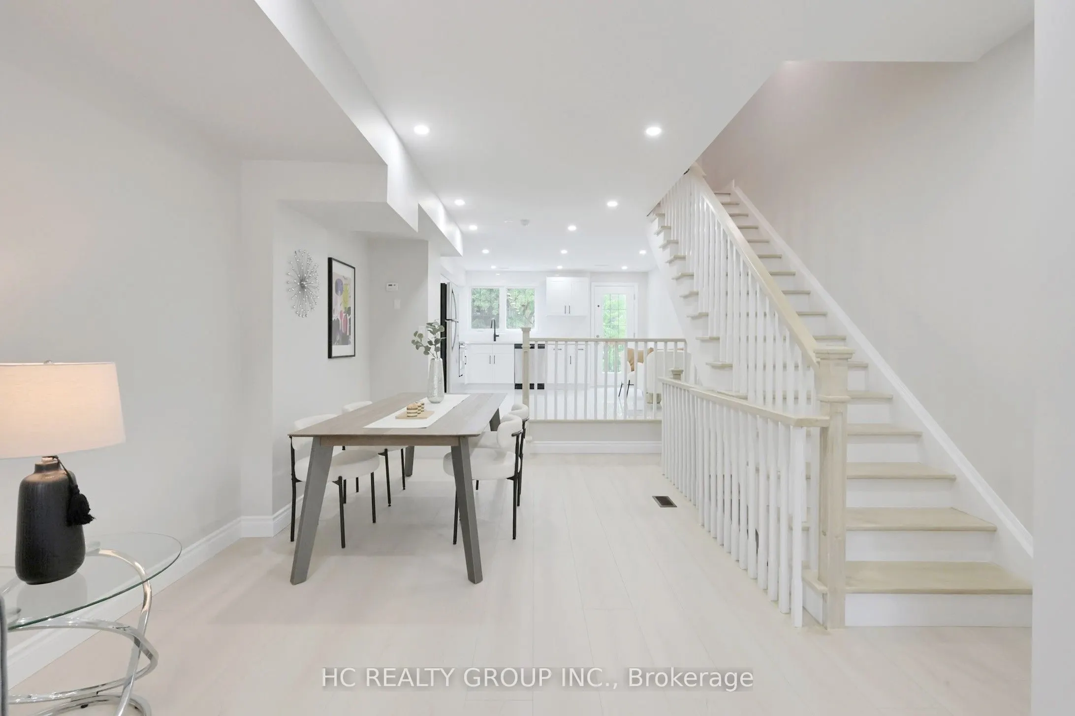 206B Finch Avenue W