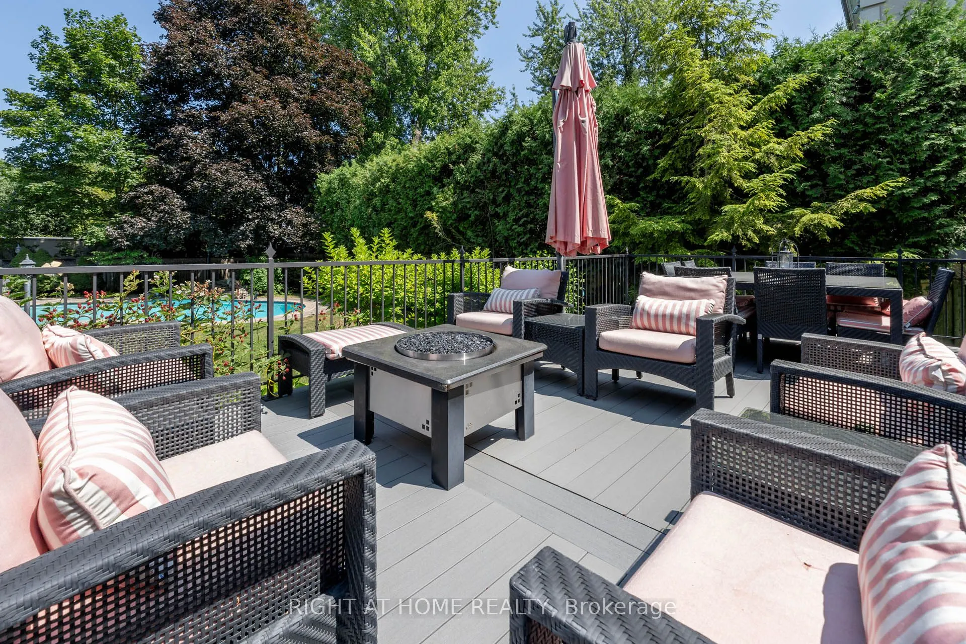 287 RUSSELL HILL Road