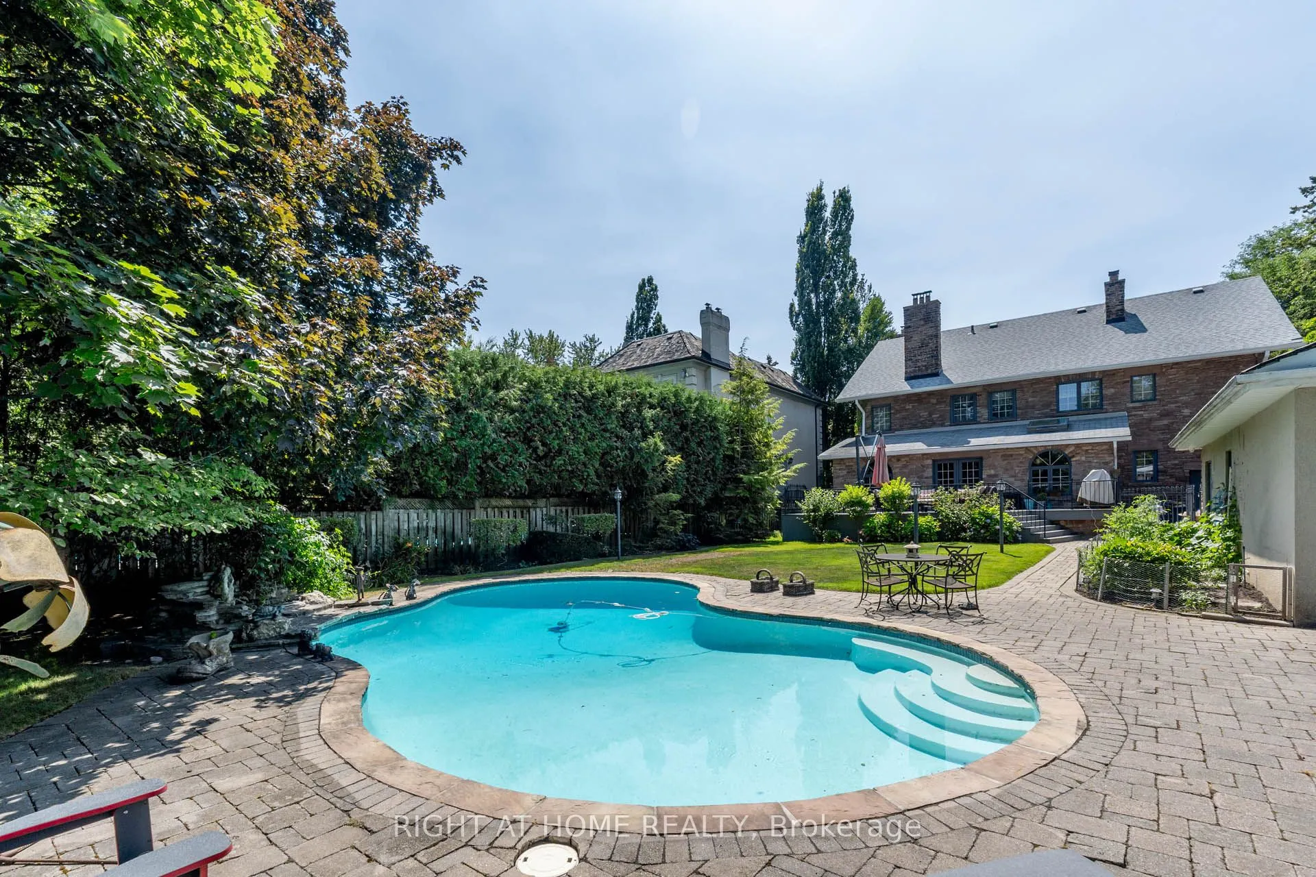 287 RUSSELL HILL Road