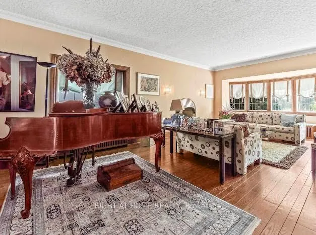 287 RUSSELL HILL Road