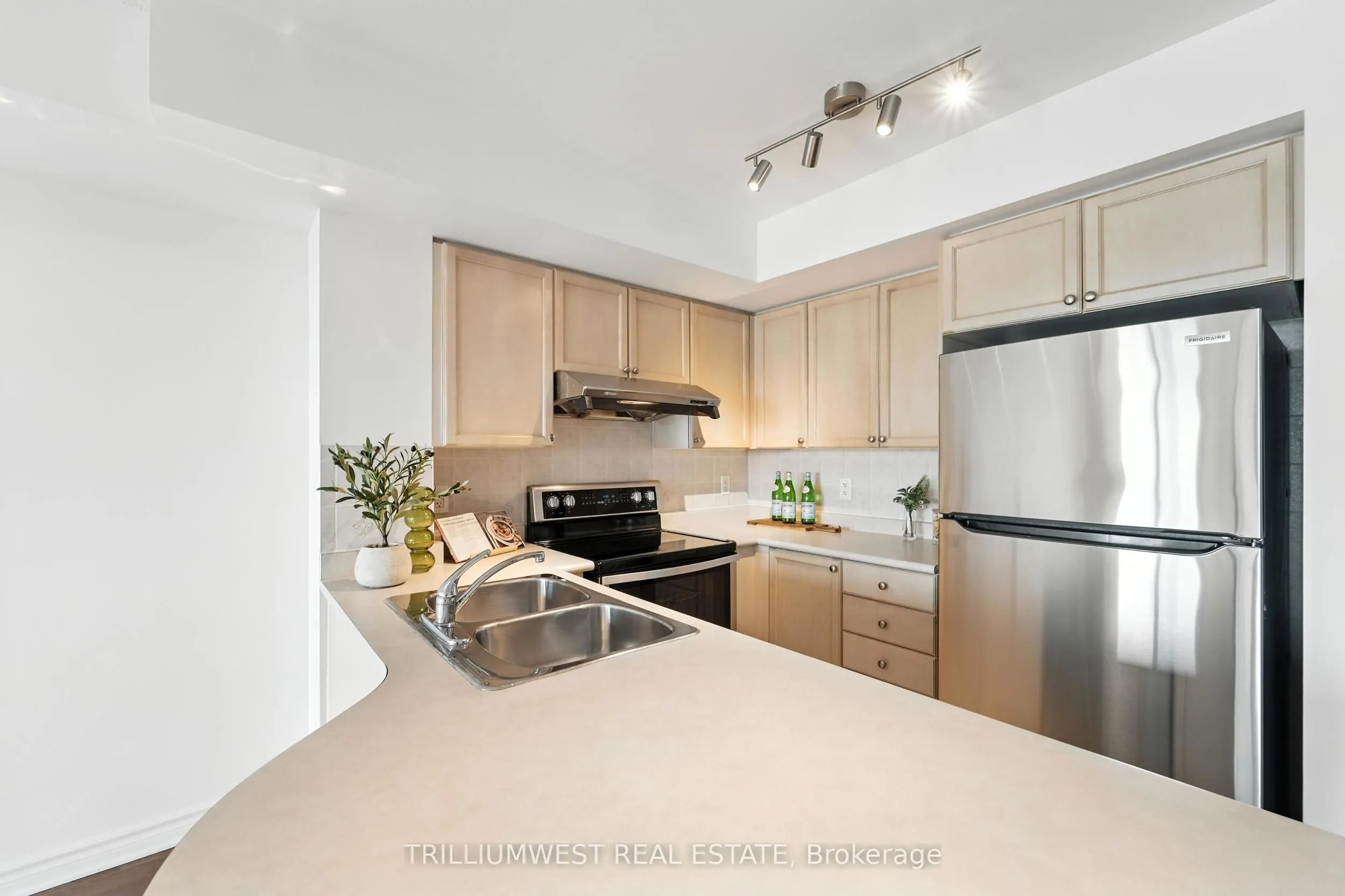 17 Barberry Place, #2111