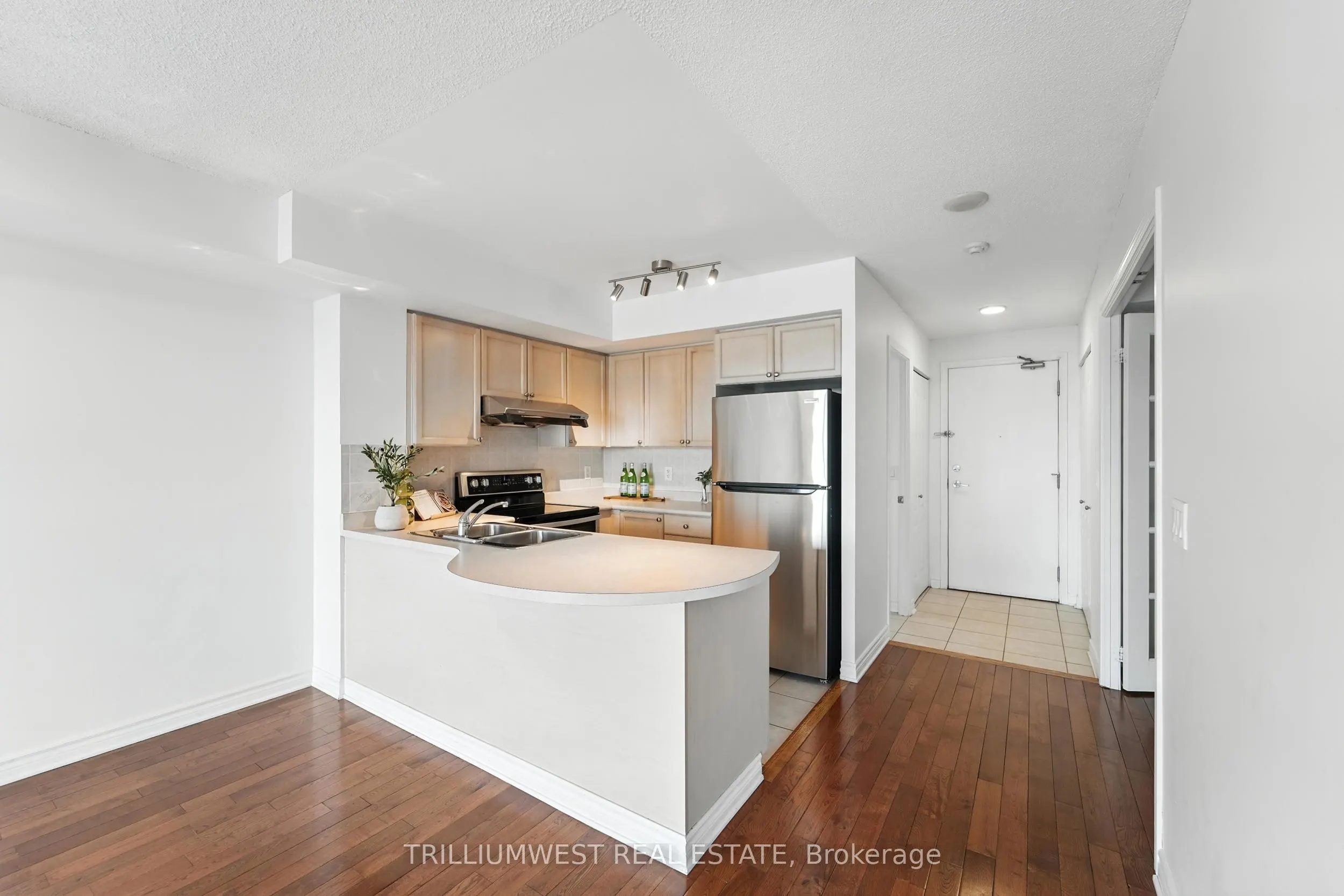 17 Barberry Place, #2111