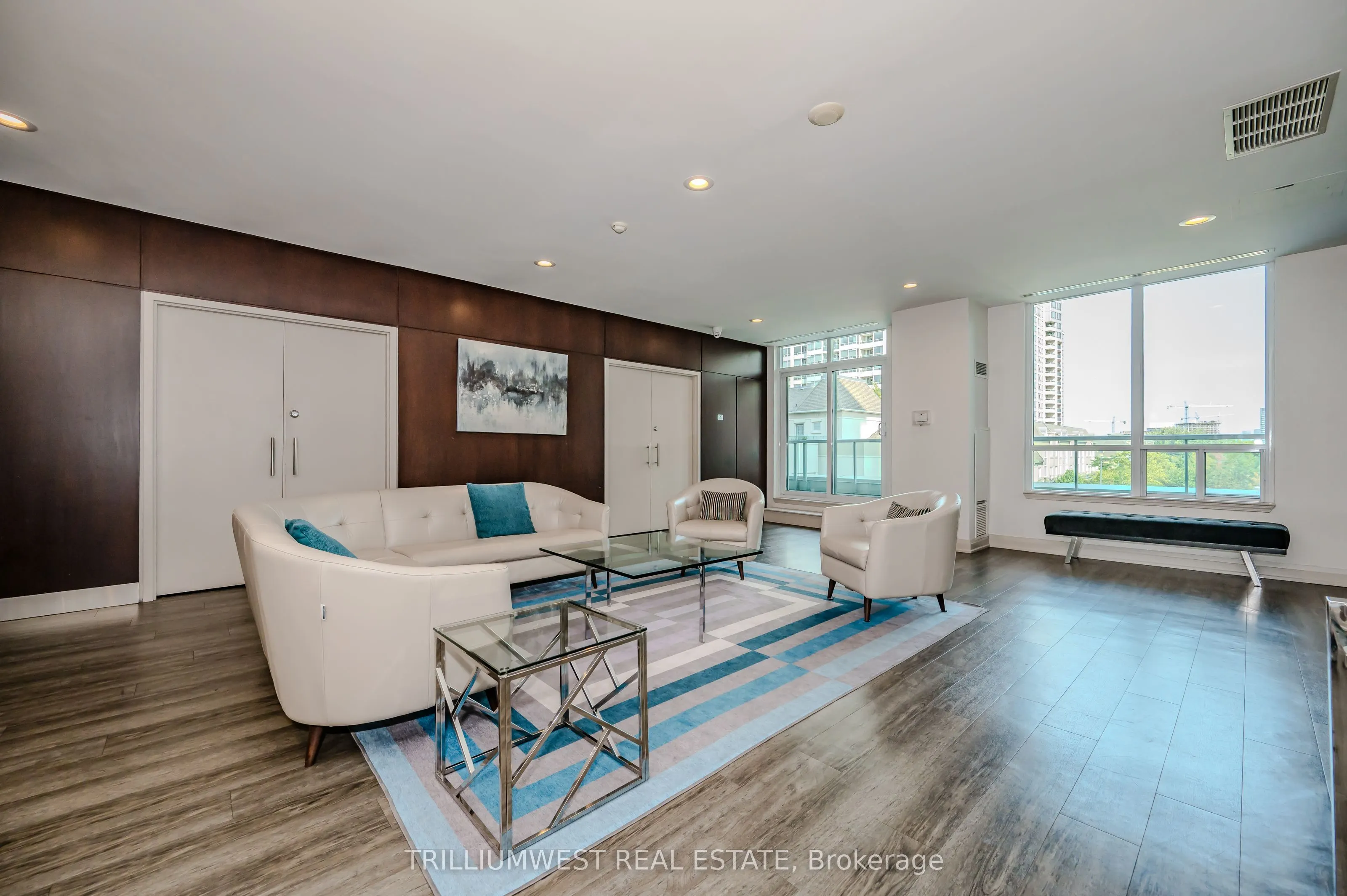 17 Barberry Place, #2111