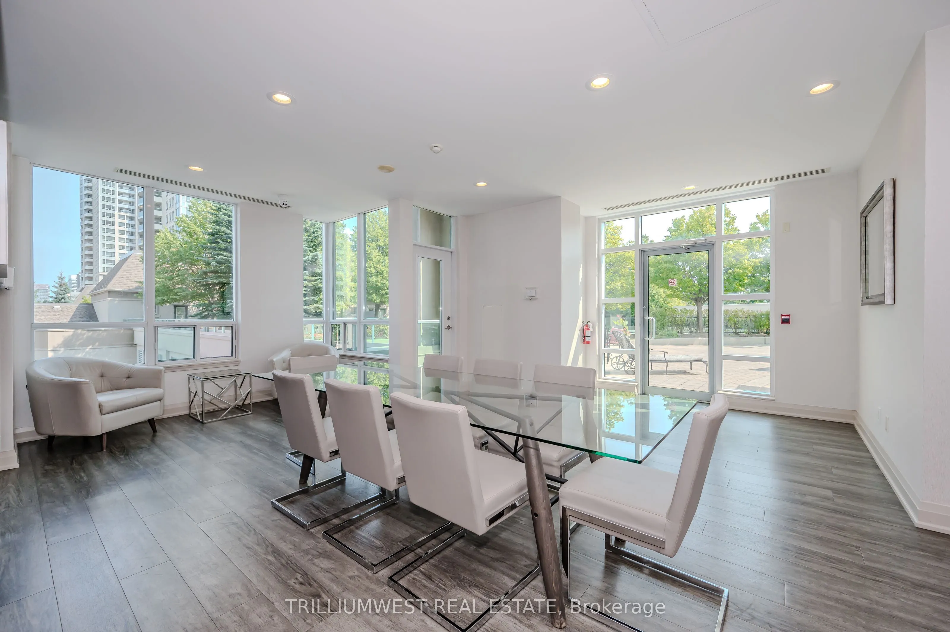 17 Barberry Place, #2111