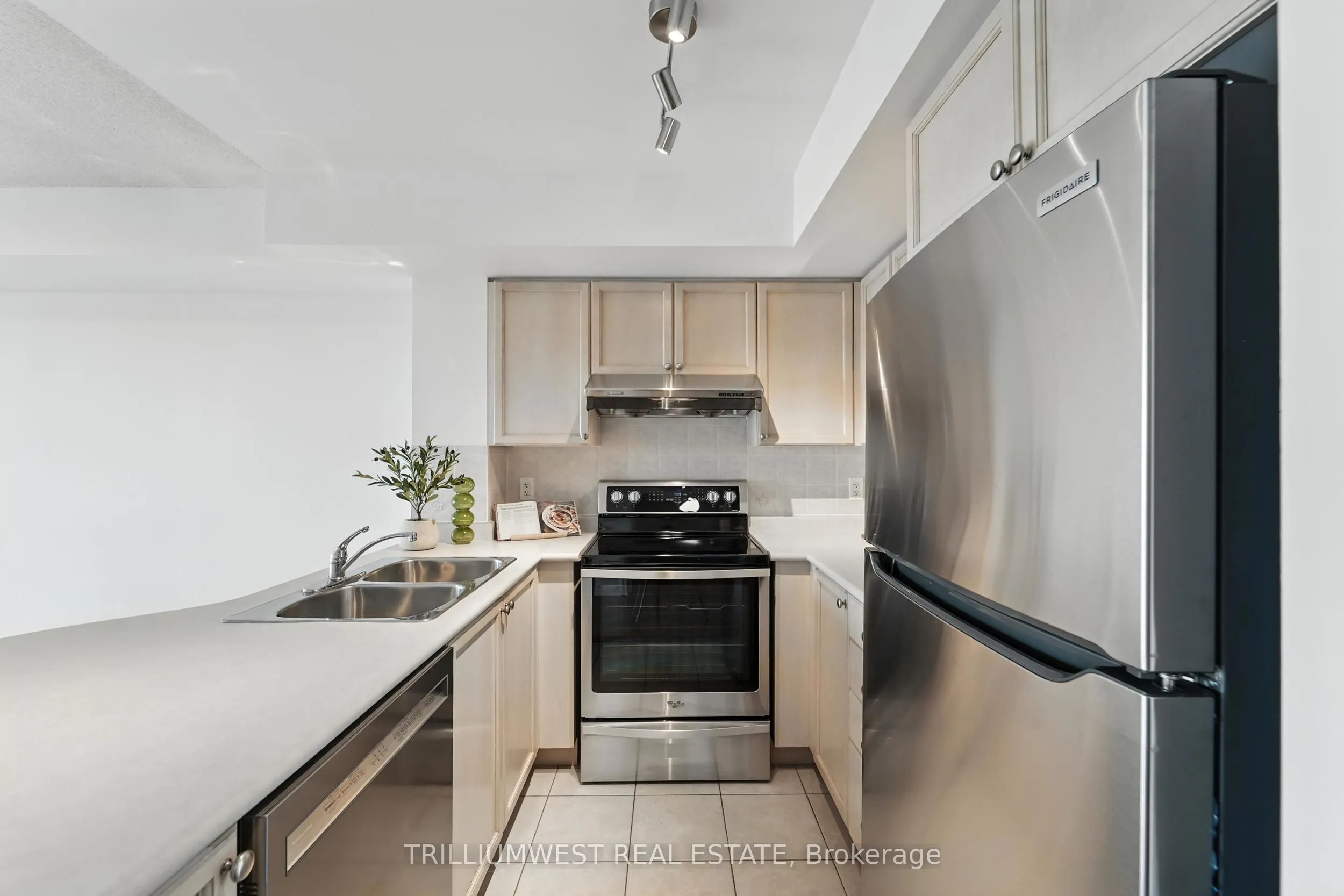 17 Barberry Place, #2111