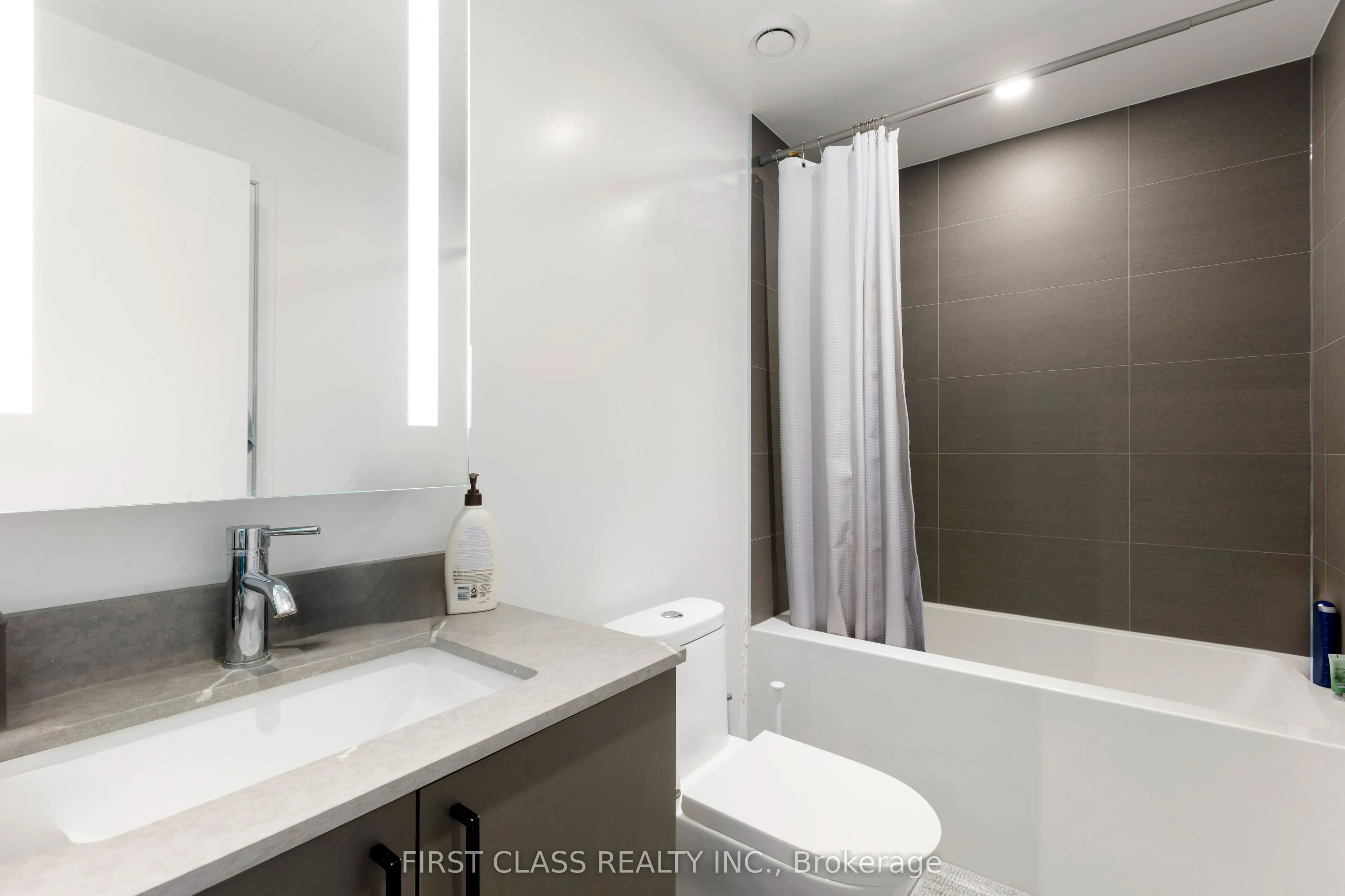 135 East Liberty Street, #2606