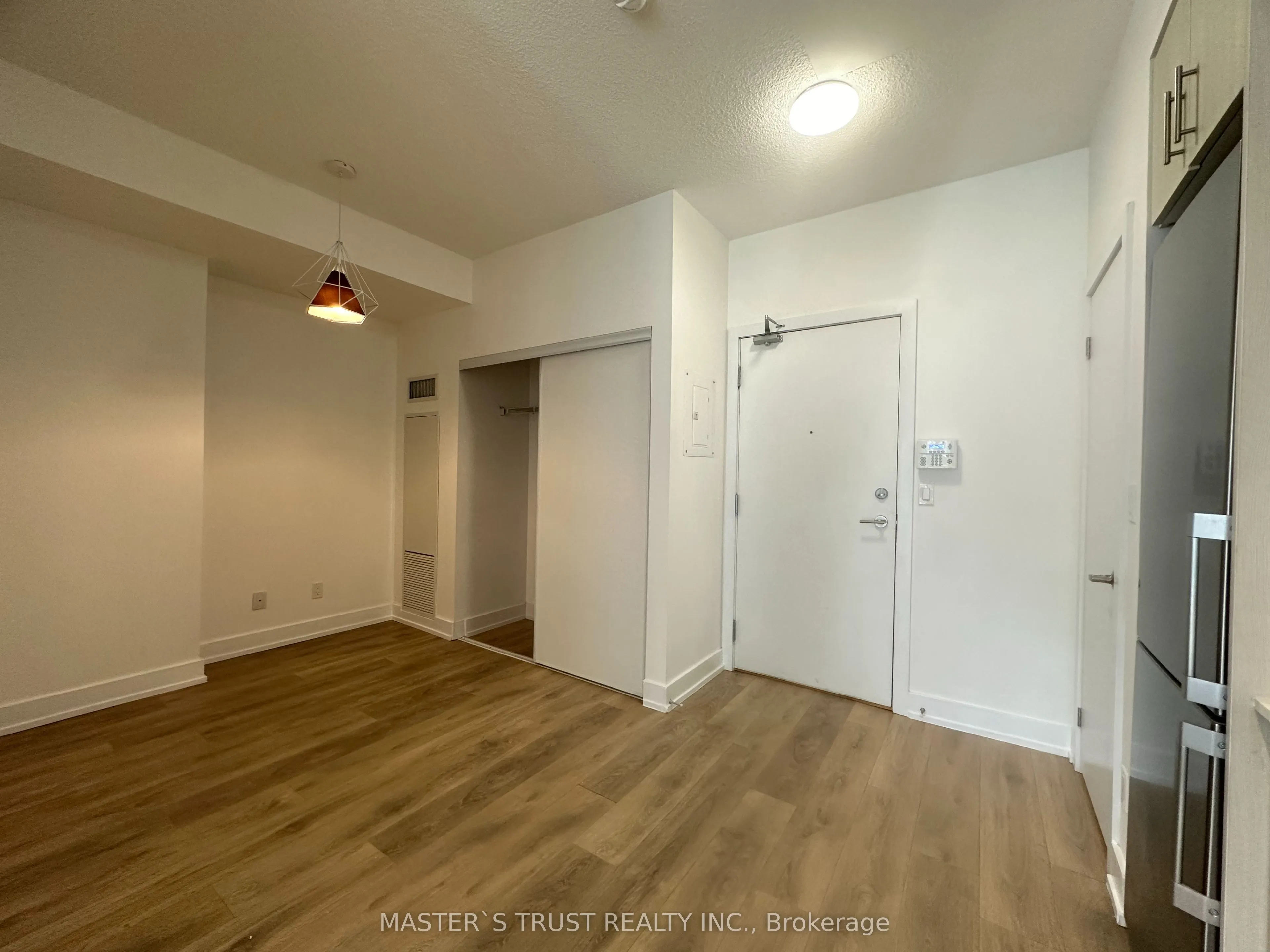 150 Fairview Mall Drive, #1504