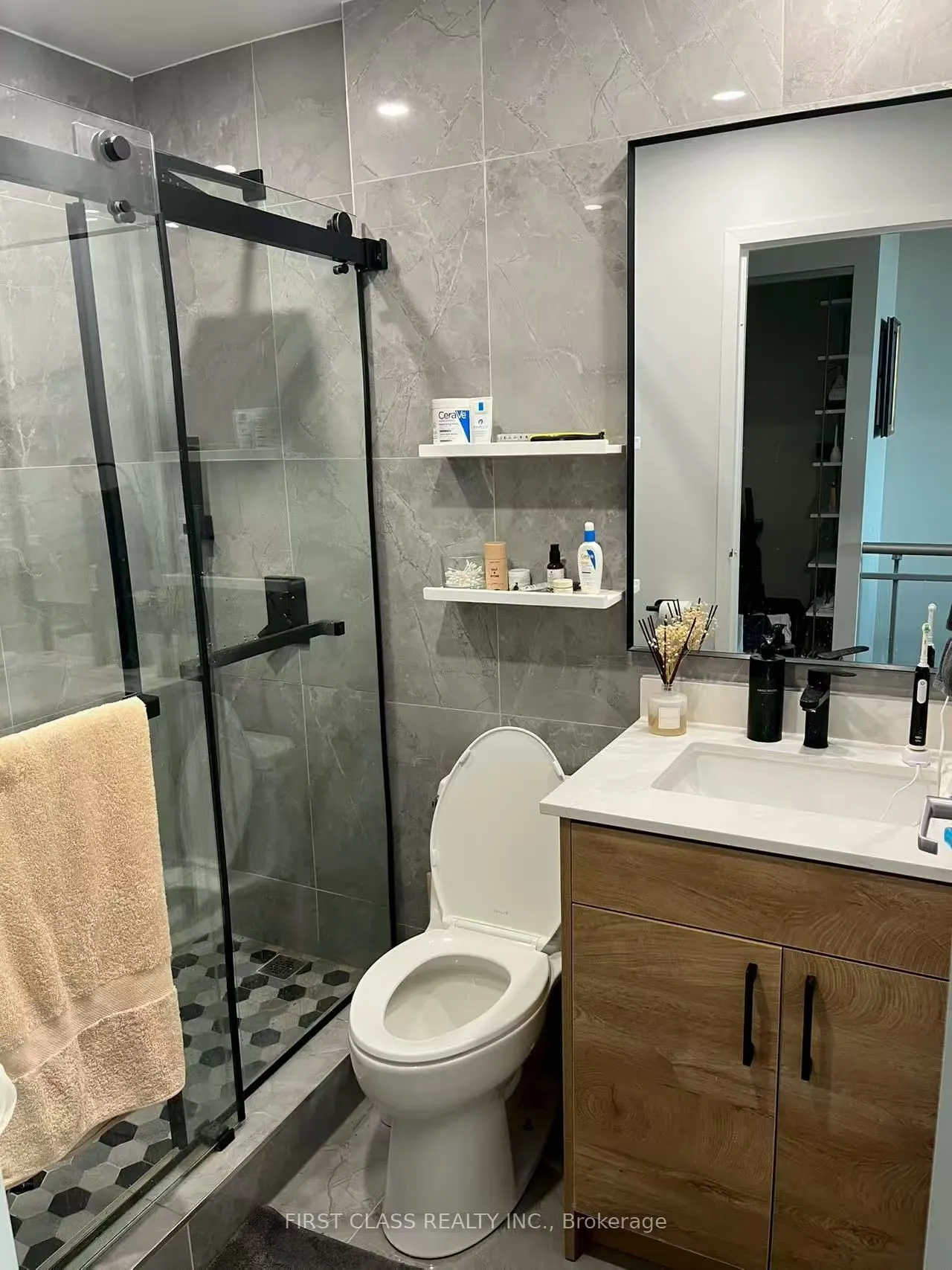 388 Richmond Street W, #533