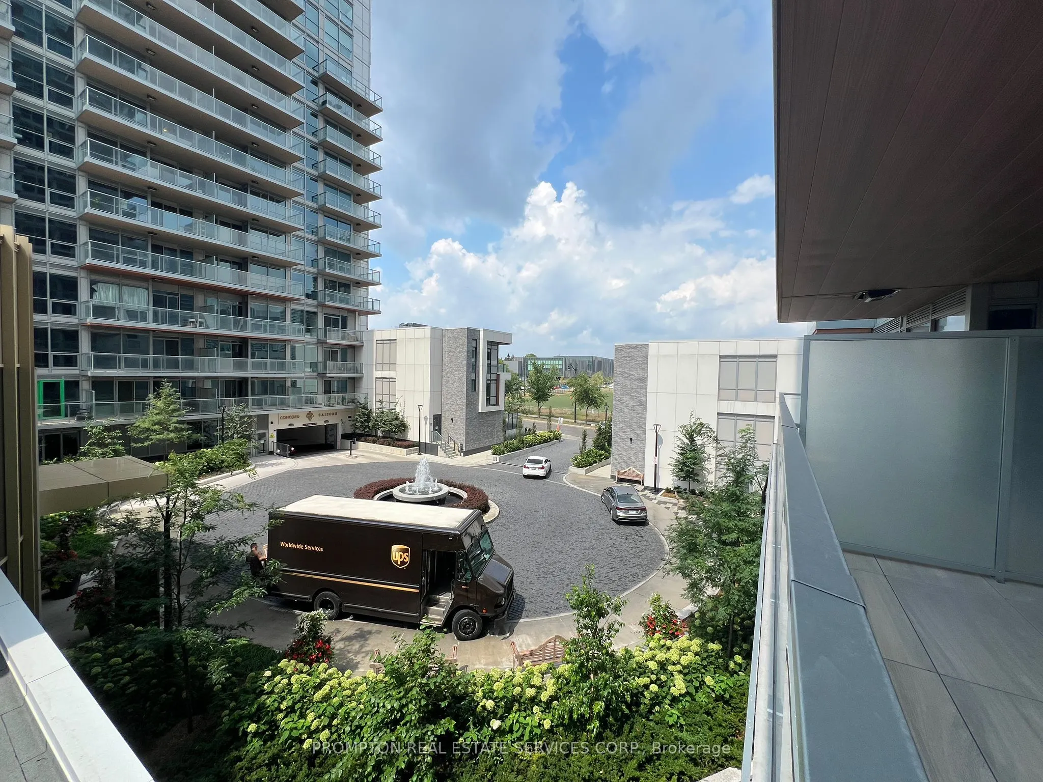 27 Mcmahon Drive, #307