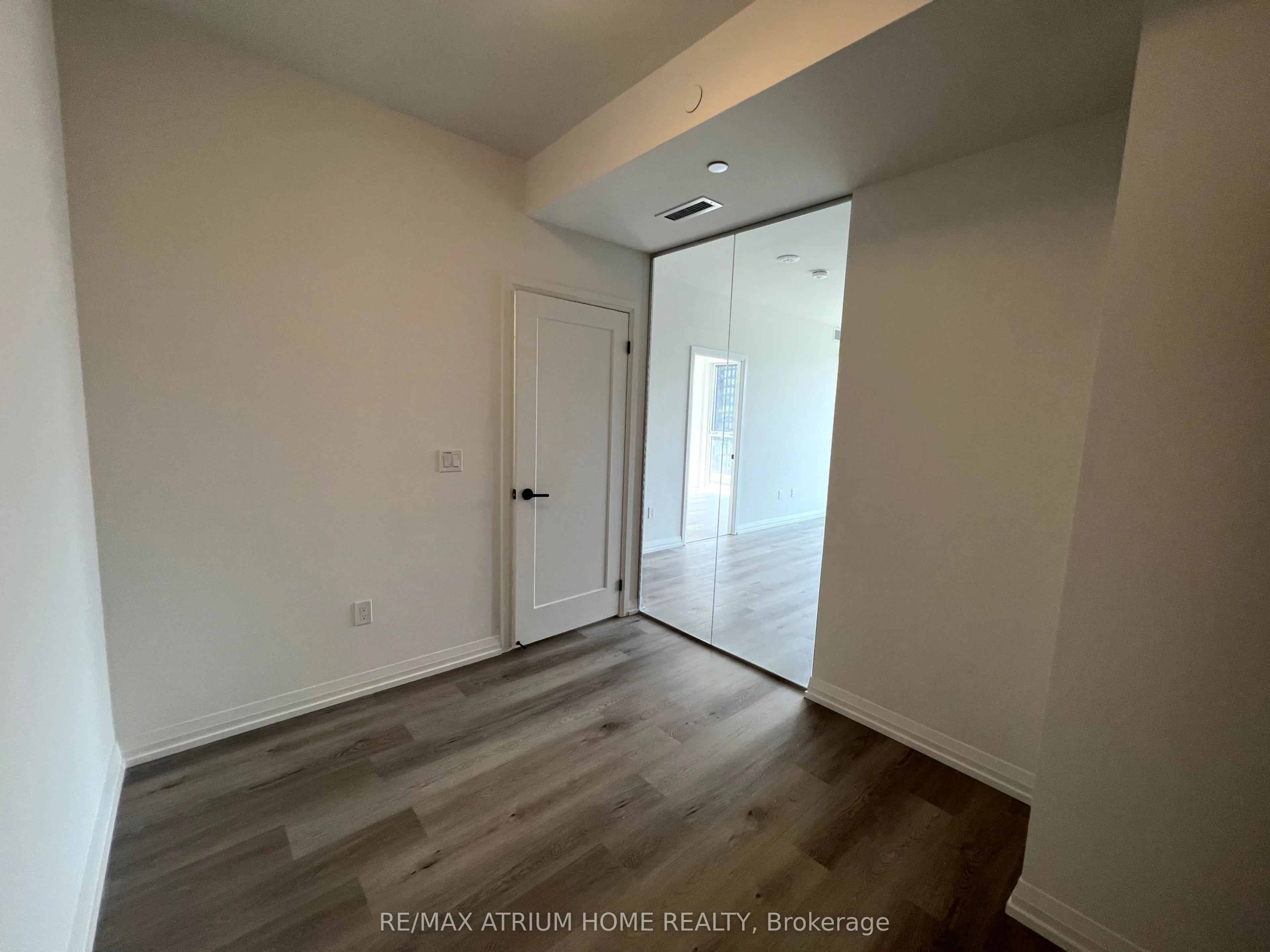 280 Dundas Street W, #2609