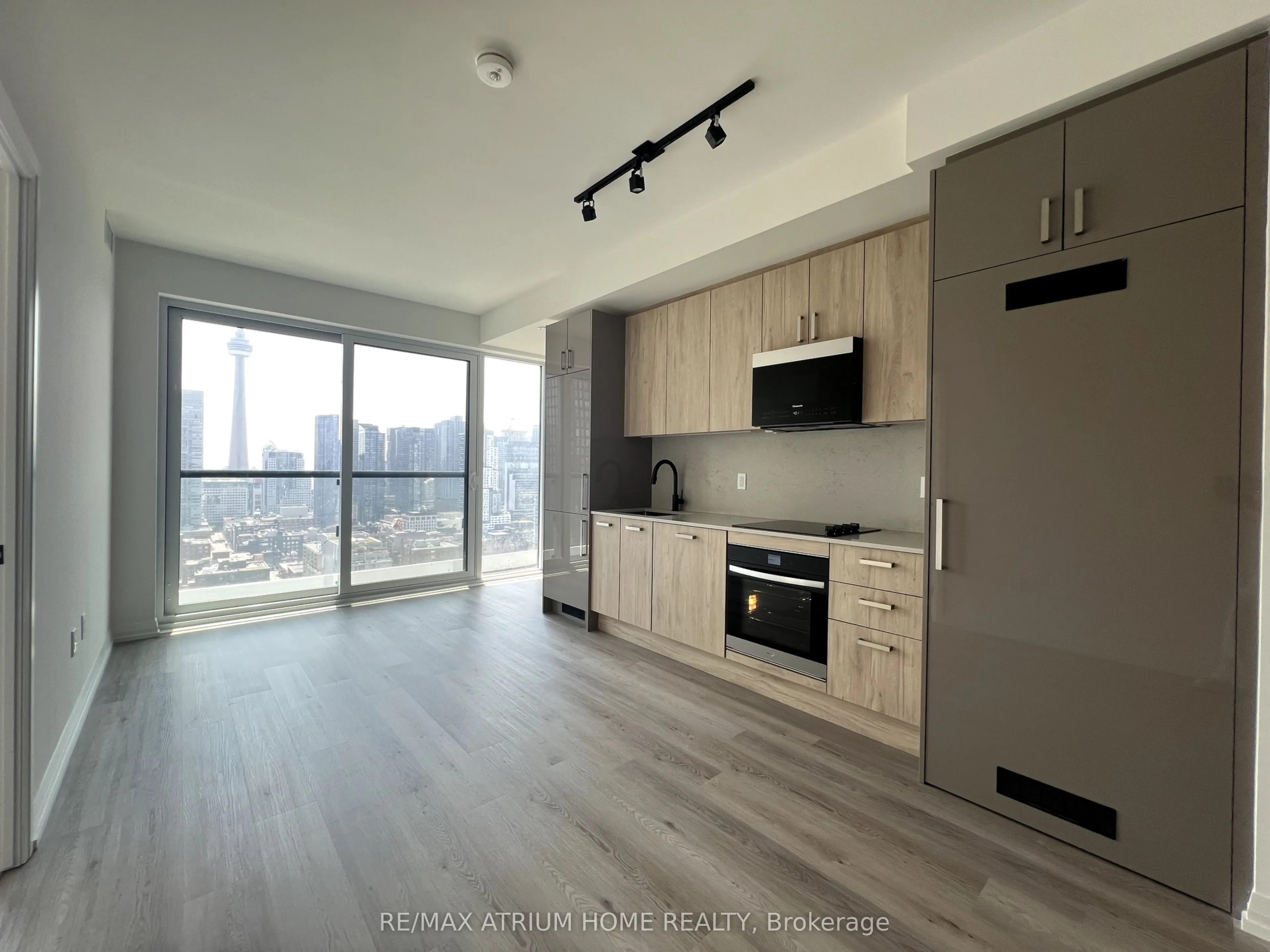 280 Dundas Street W, #2609
