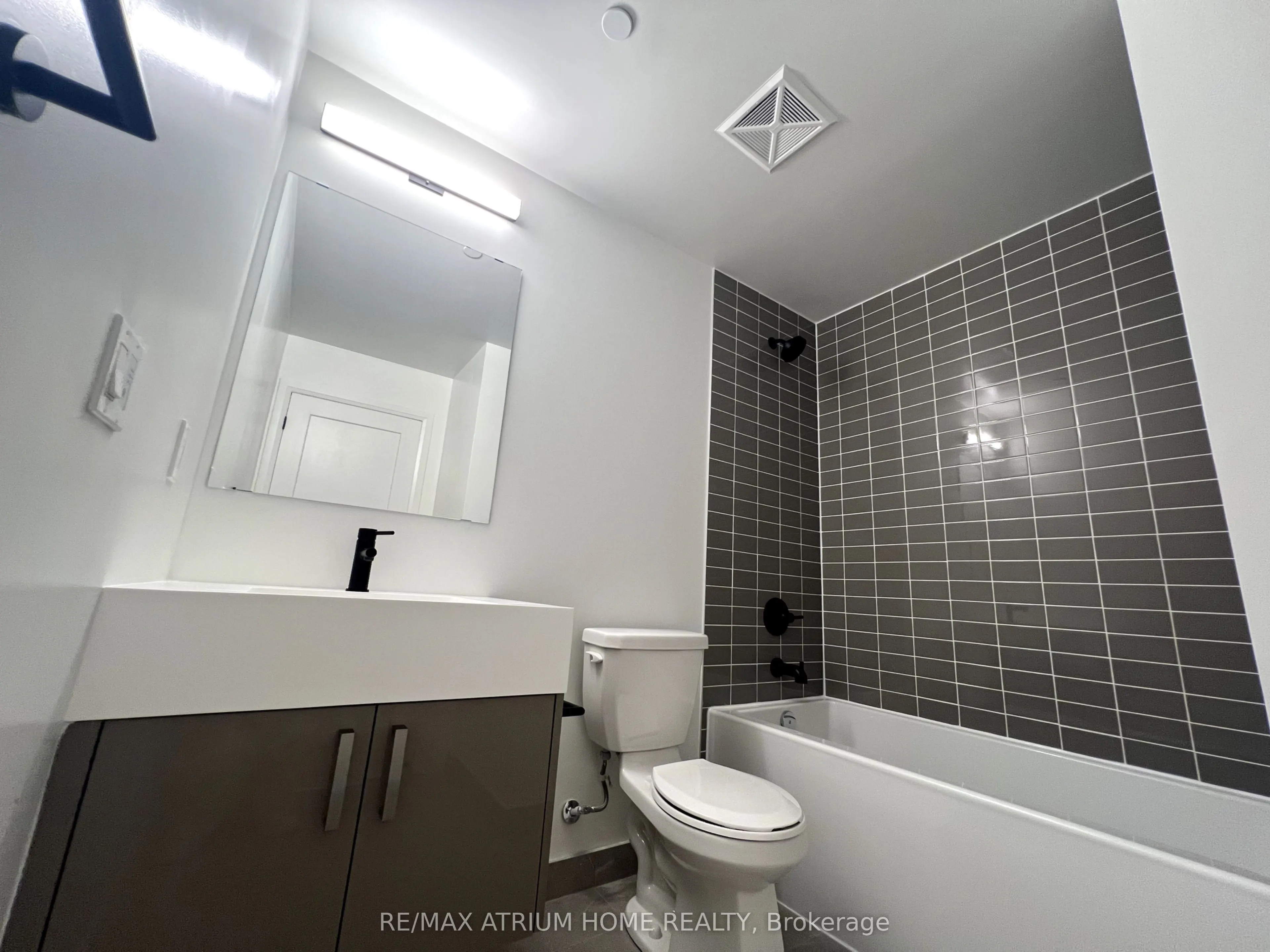 280 Dundas Street W, #2609