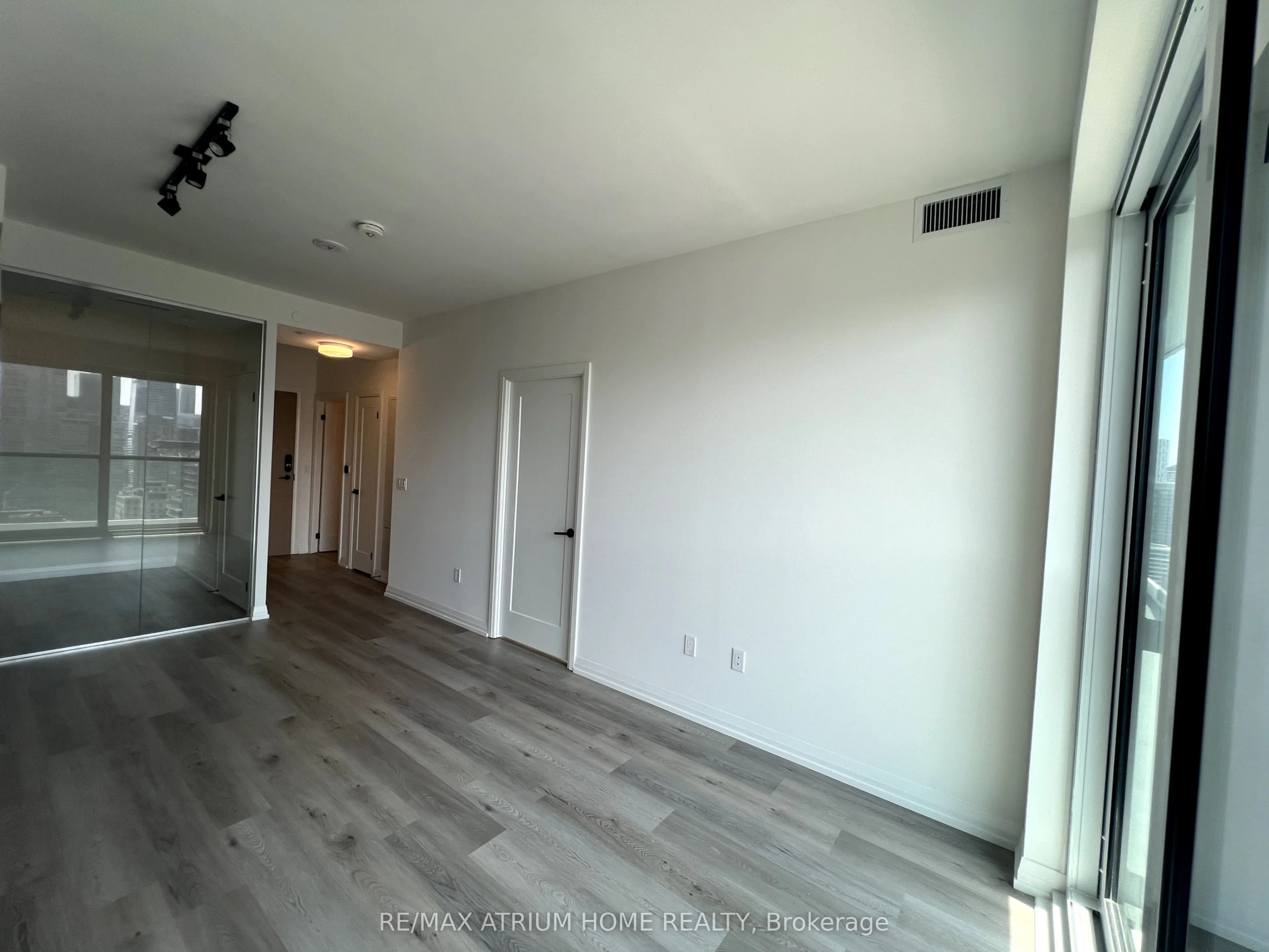 280 Dundas Street W, #2609