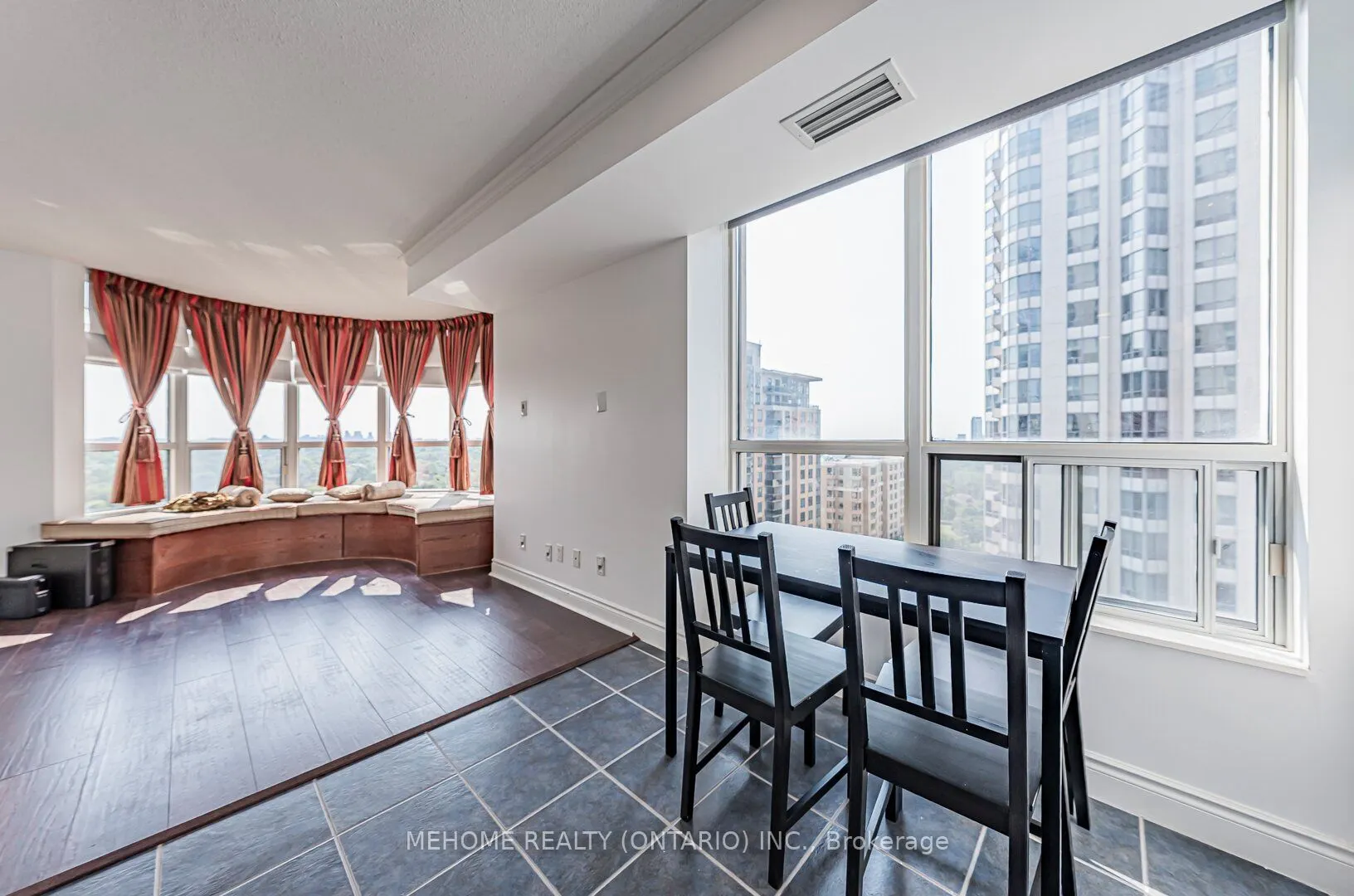 10 Northtown Way, #1304