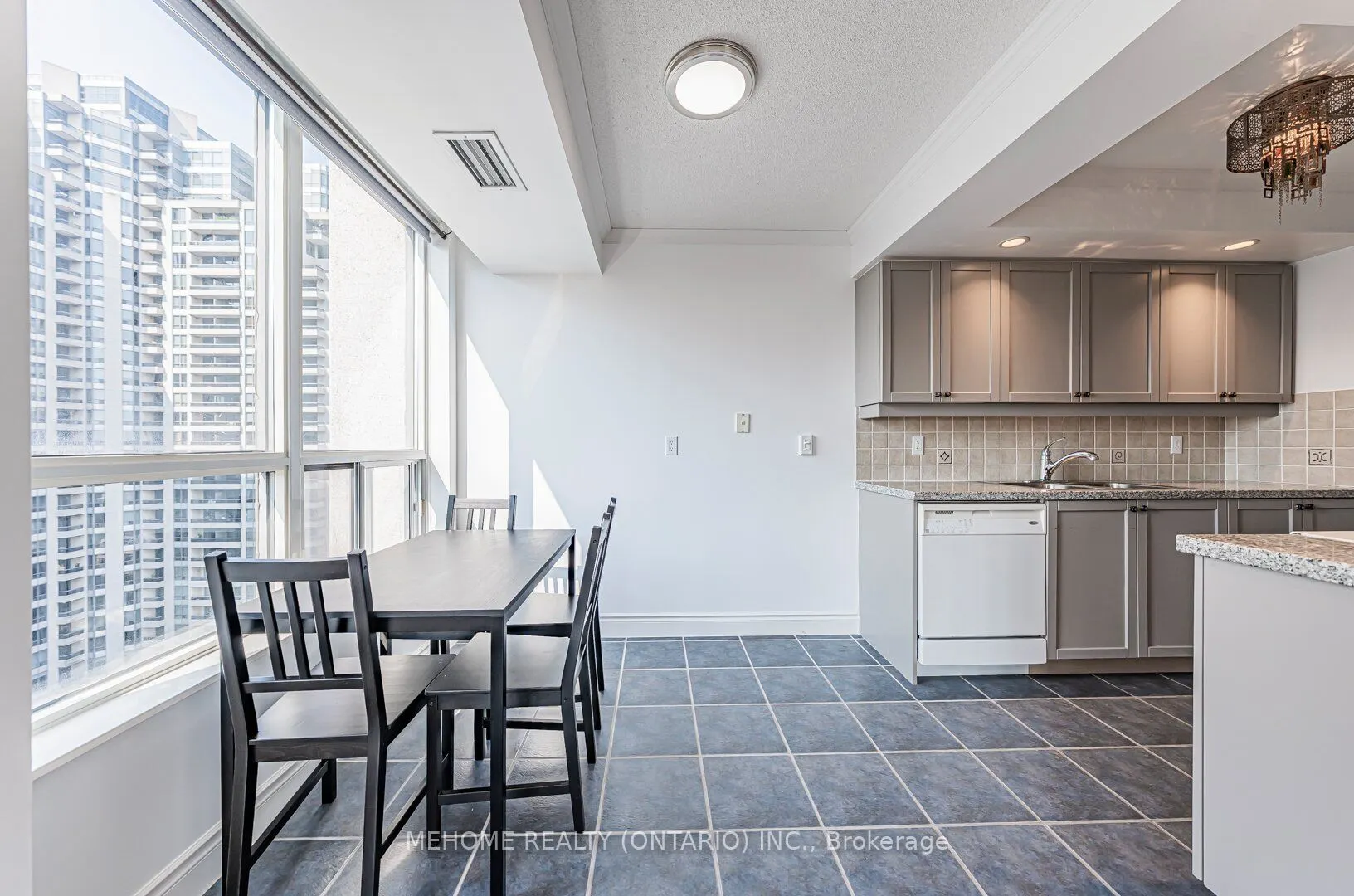 10 Northtown Way, #1304