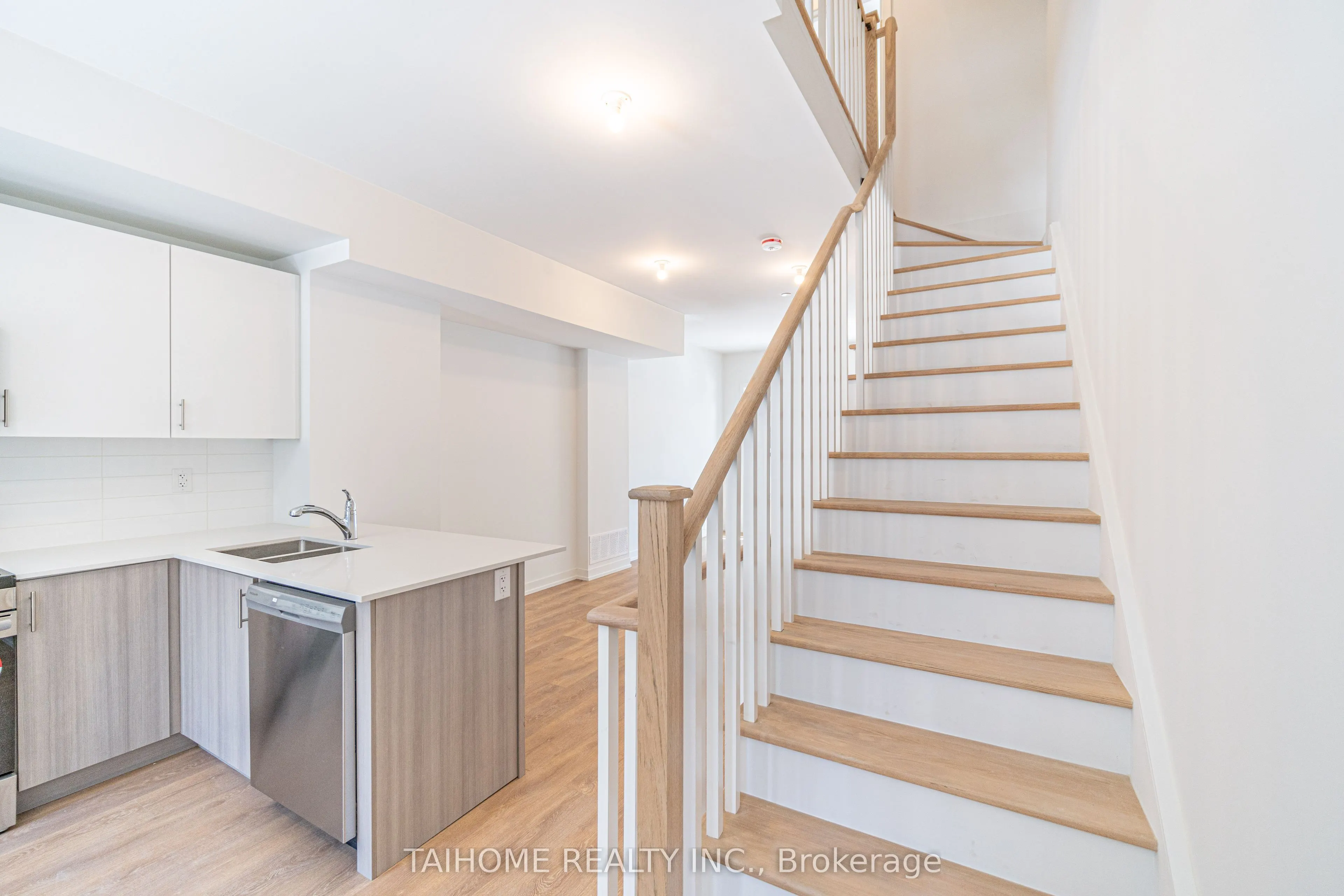 35 CASE OOTES Drive