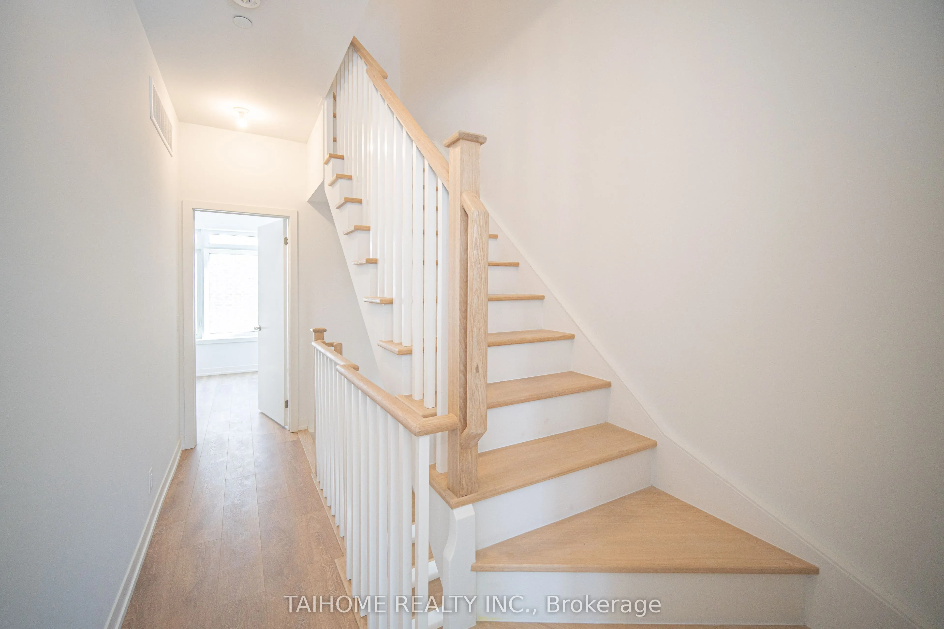 35 CASE OOTES Drive