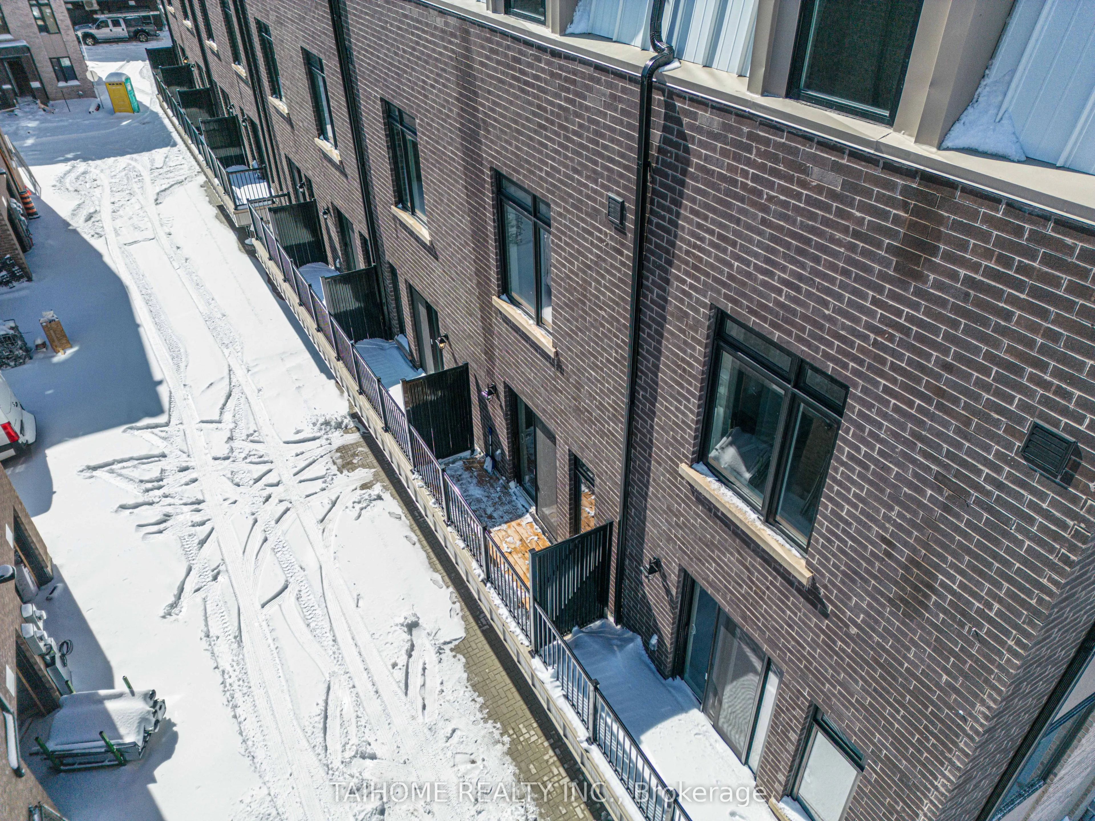 35 CASE OOTES Drive
