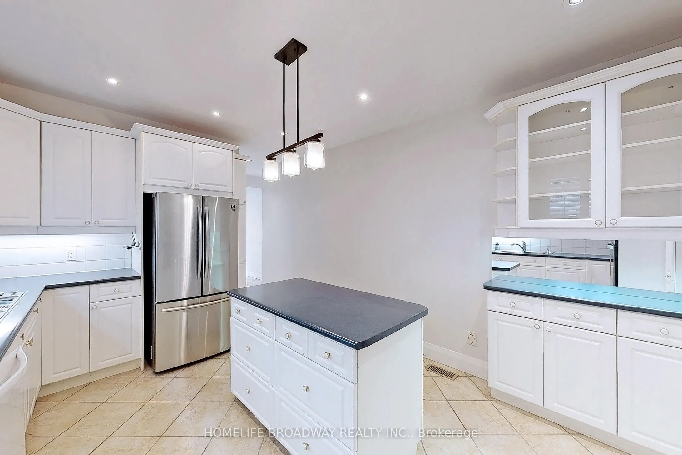 3 Hillholm Road, #Main