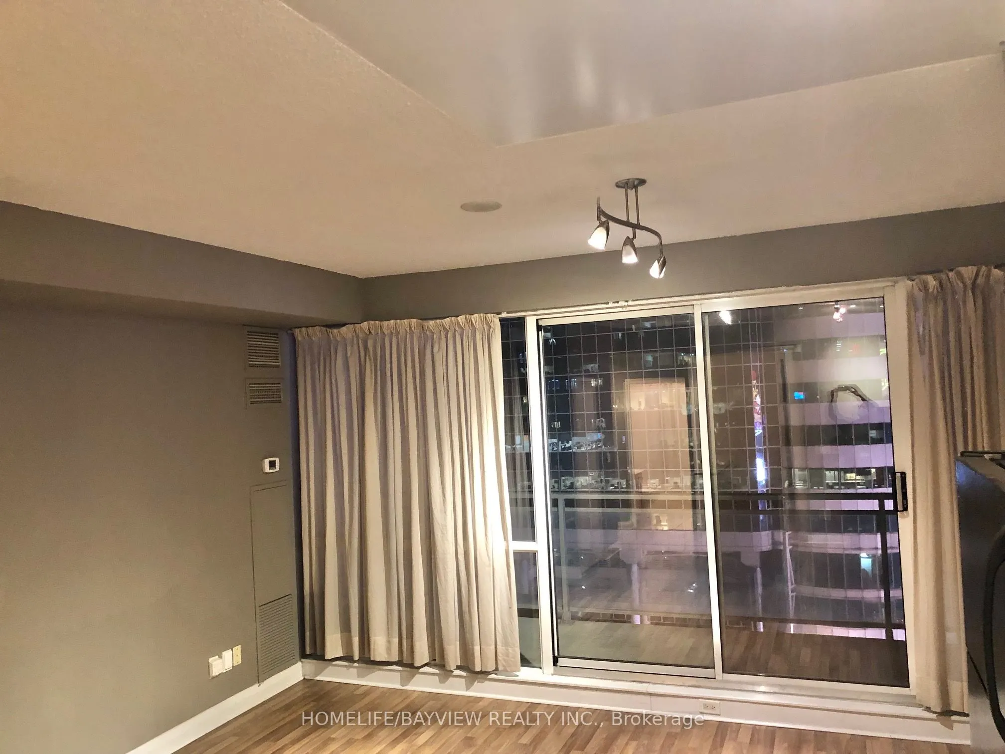 220 Victoria Street, #1408