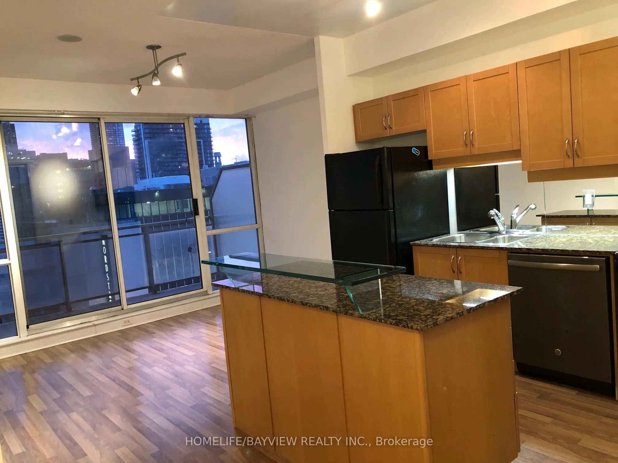 220 Victoria Street, #1408