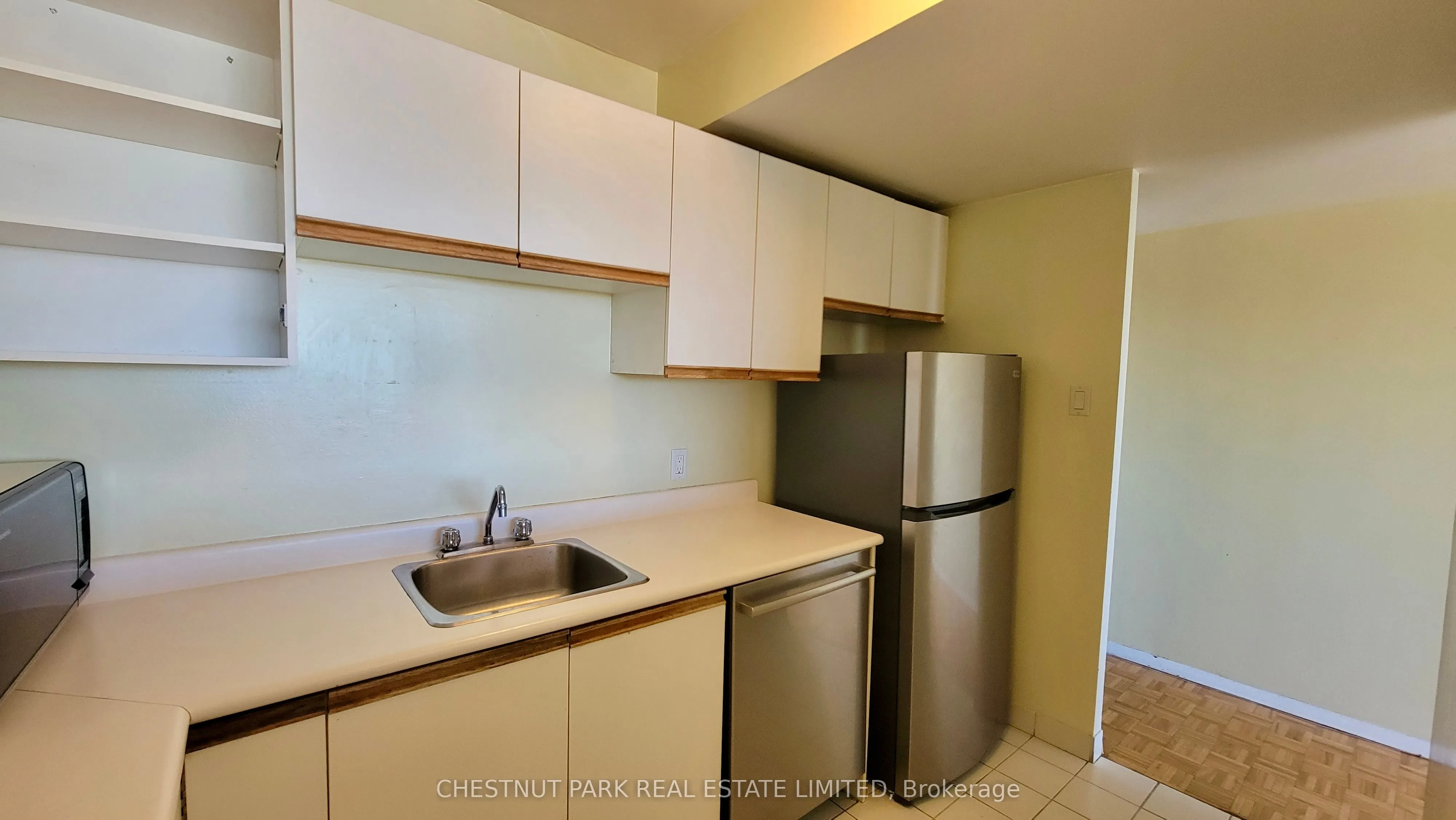 914 Yonge Street, #1707