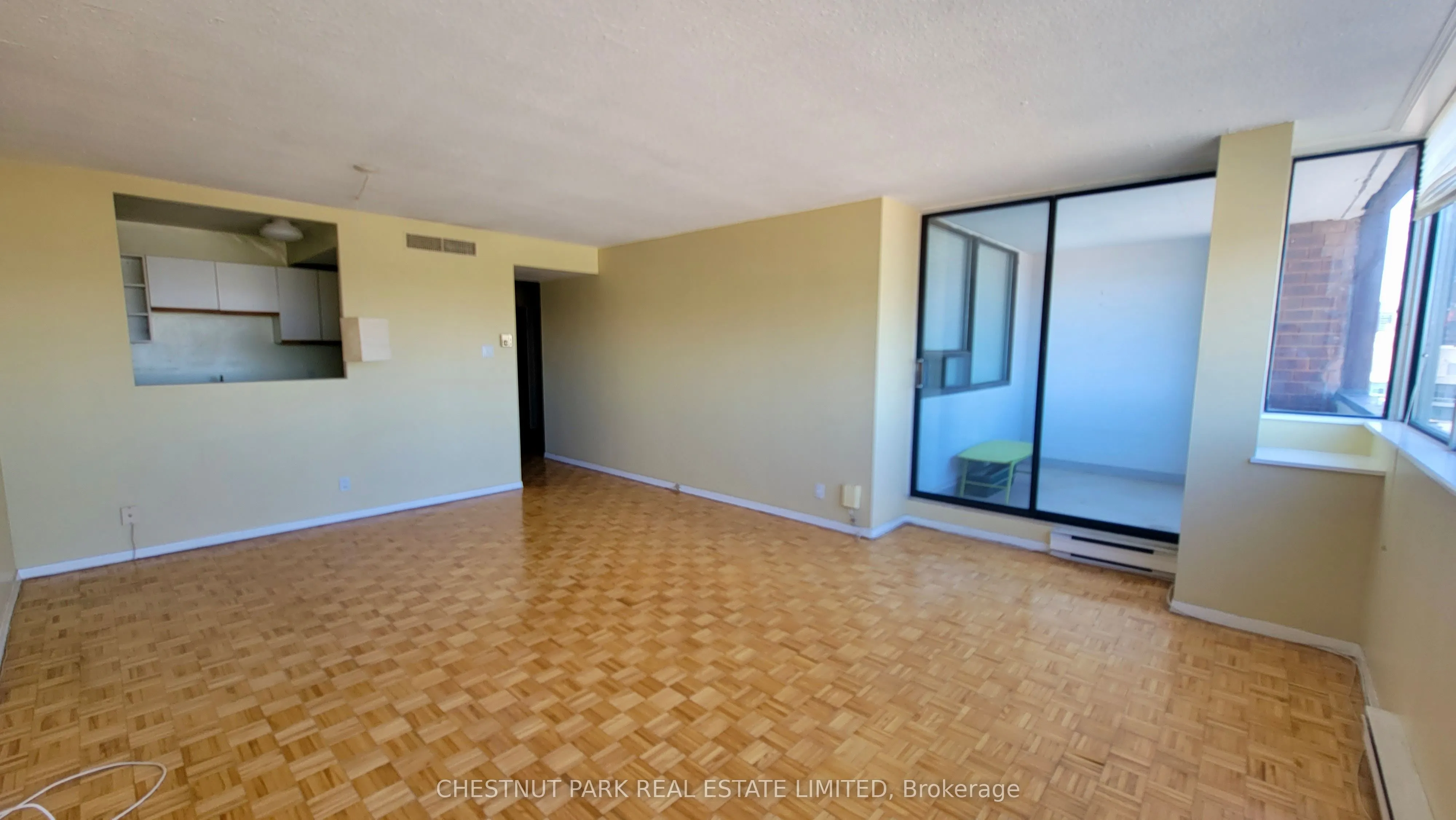 914 Yonge Street, #1707