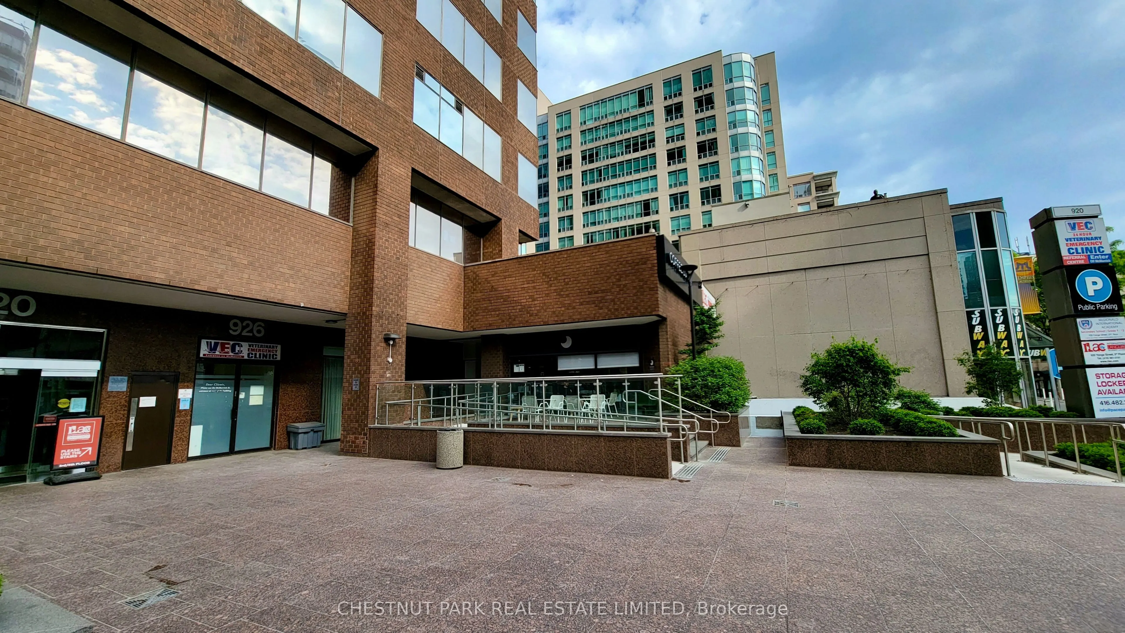 914 Yonge Street, #1707