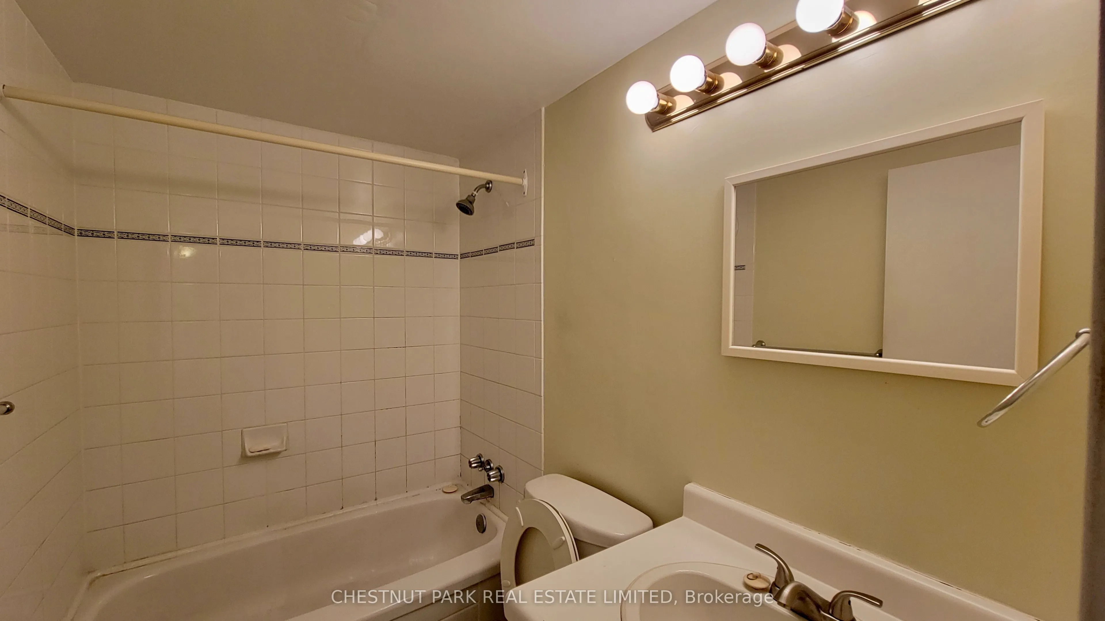 914 Yonge Street, #1707