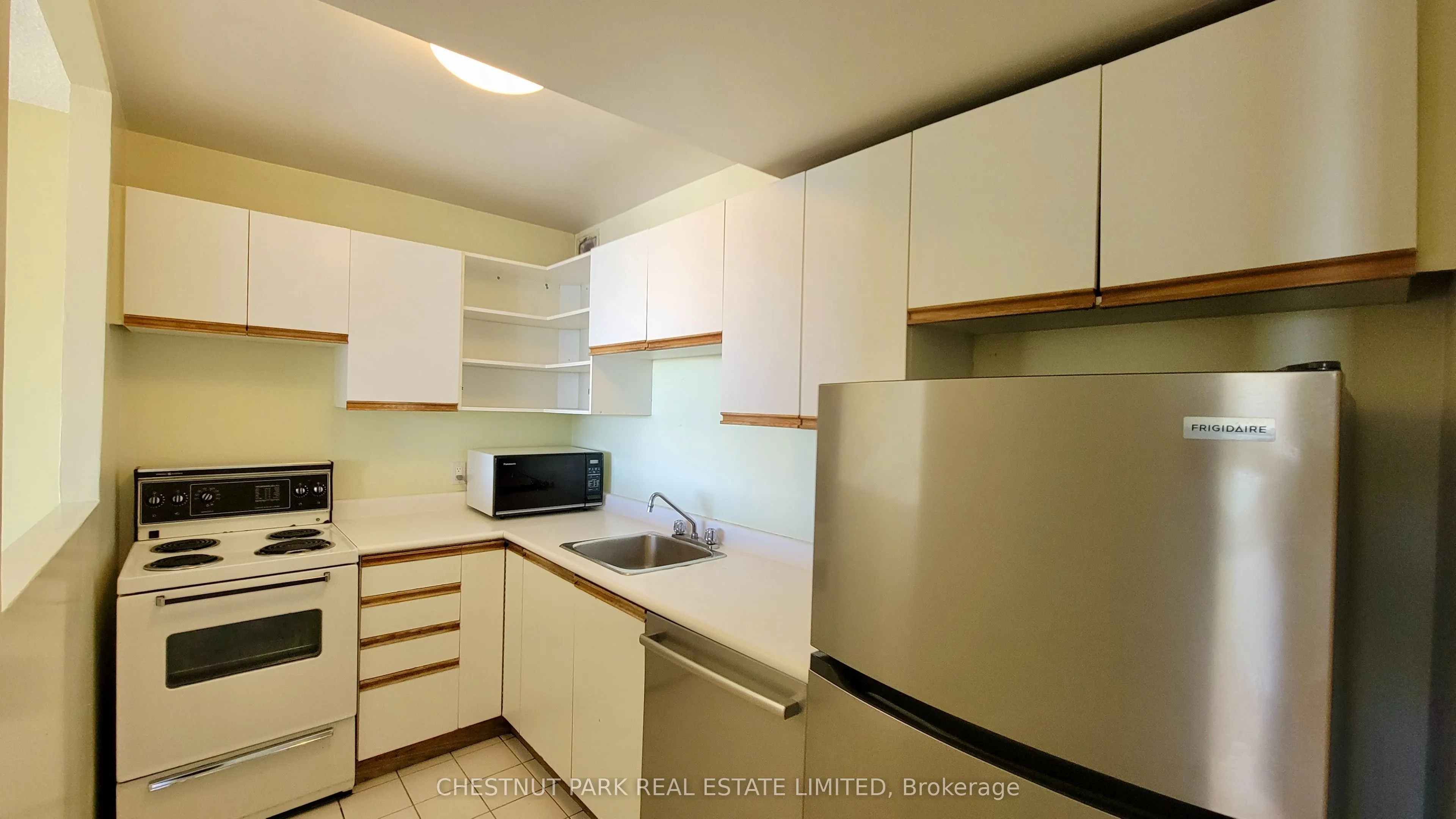 914 Yonge Street, #1707